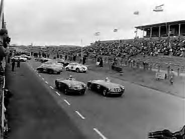 Fotocollectie Anefo — Nationale sportwagenraces op het circuit van Zandvoort. Start D Klasse — Foto: Pot, Harry / Anefo. Licentie: Set B: Rechtenvrij / Publiek Domein. Bron: Nationaal Archief. http://hdl.handle.net/10648/a97ff2c2-d0b4-102d-bcf8-003048976d84