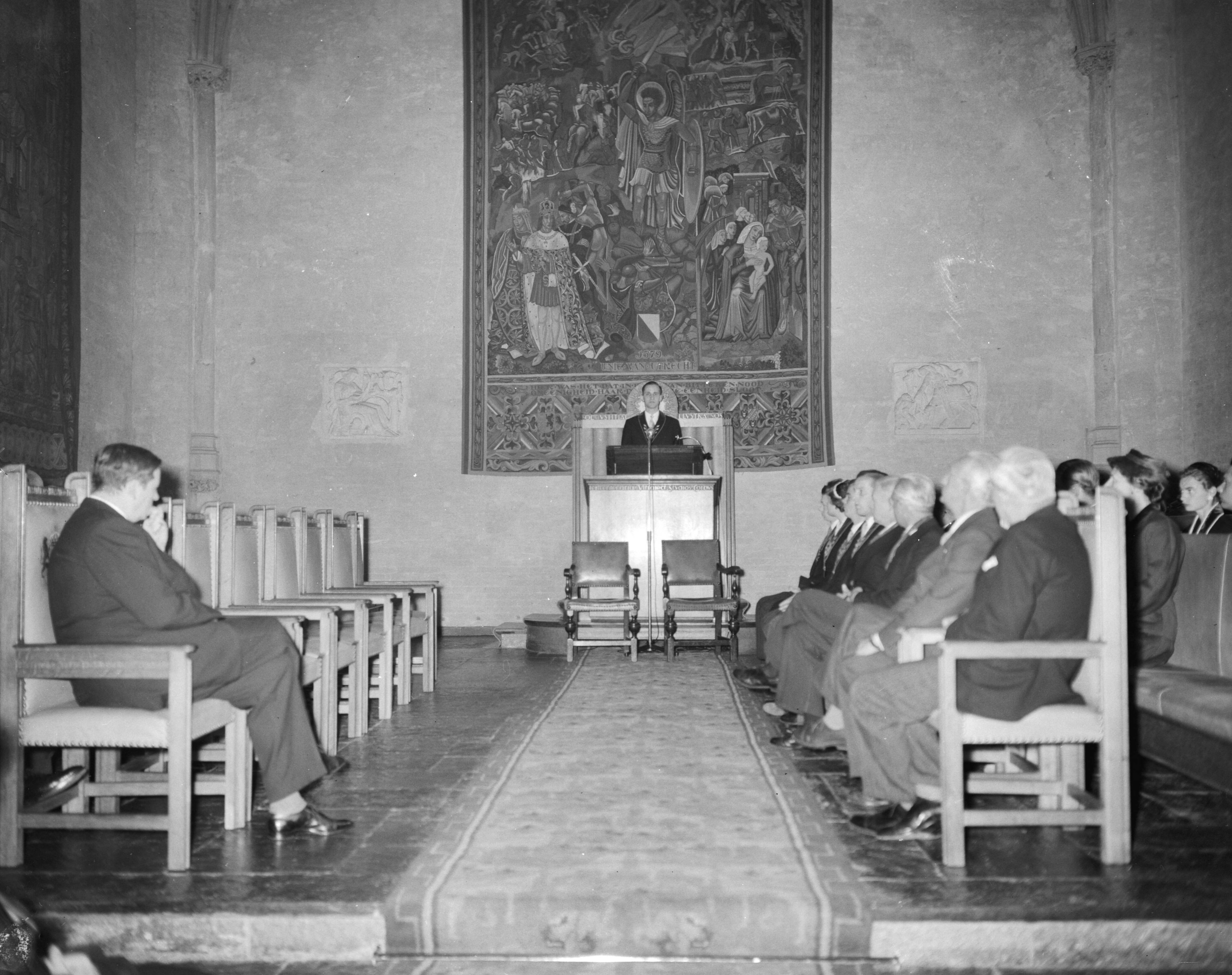 Fotocollectie Anefo — Lustrumviering van de tandheelkundige studentenvereniging "John Tomes" te Utrecht — Foto: Bilsen, Joop van / Anefo. Licentie: Set B: Rechtenvrij / Publiek Domein. Bron: Nationaal Archief. http://hdl.handle.net/10648/a96e32bc-d0b4-102d-bcf8-003048976d84