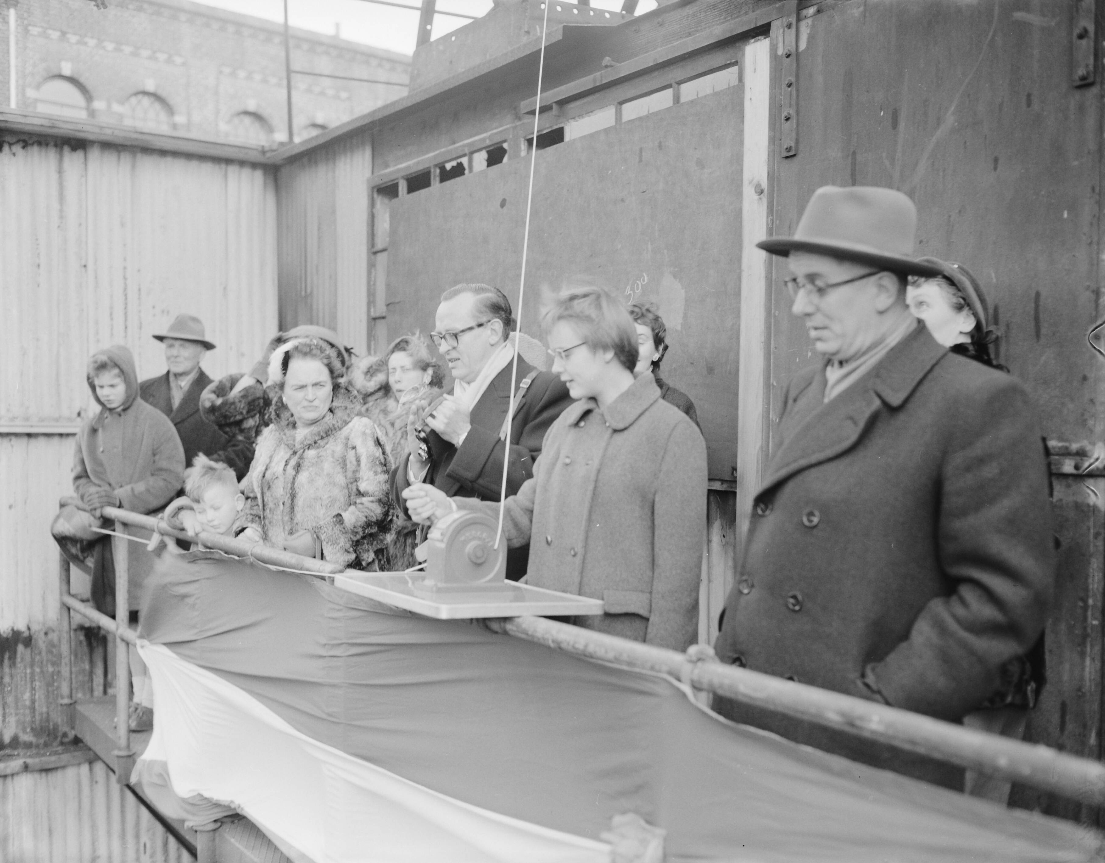 Fotocollectie Anefo — Tewaterlating "Spolesto" bij de Zaanlandse Scheepsbouw Maatschappij te Zaandam — Foto: Bilsen, Joop van / Anefo. Licentie: Set B: Rechtenvrij / Publiek Domein. Bron: Nationaal Archief. http://hdl.handle.net/10648/a971c81e-d0b4-102d-bcf8-003048976d84