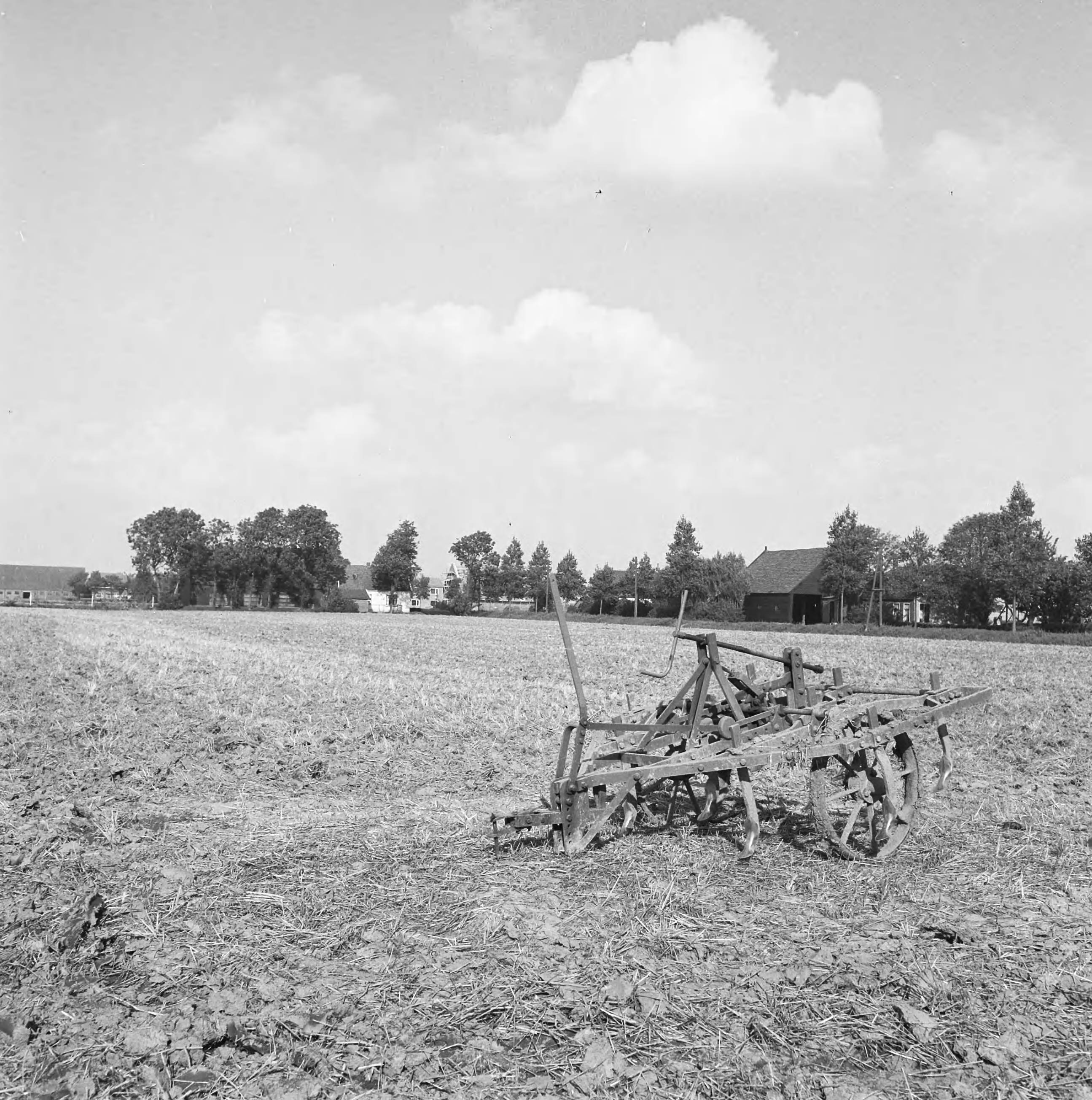 Fotocollectie Nederlandse Heidemaatschappij — Gezicht op Leimuiden — Foto: Eyssen, [...] / Heidemij. Licentie: Set B: Rechtenvrij / Publiek Domein. Bron: Nationaal Archief. http://hdl.handle.net/10648/ae7bb0f4-d0b4-102d-bcf8-003048976d84