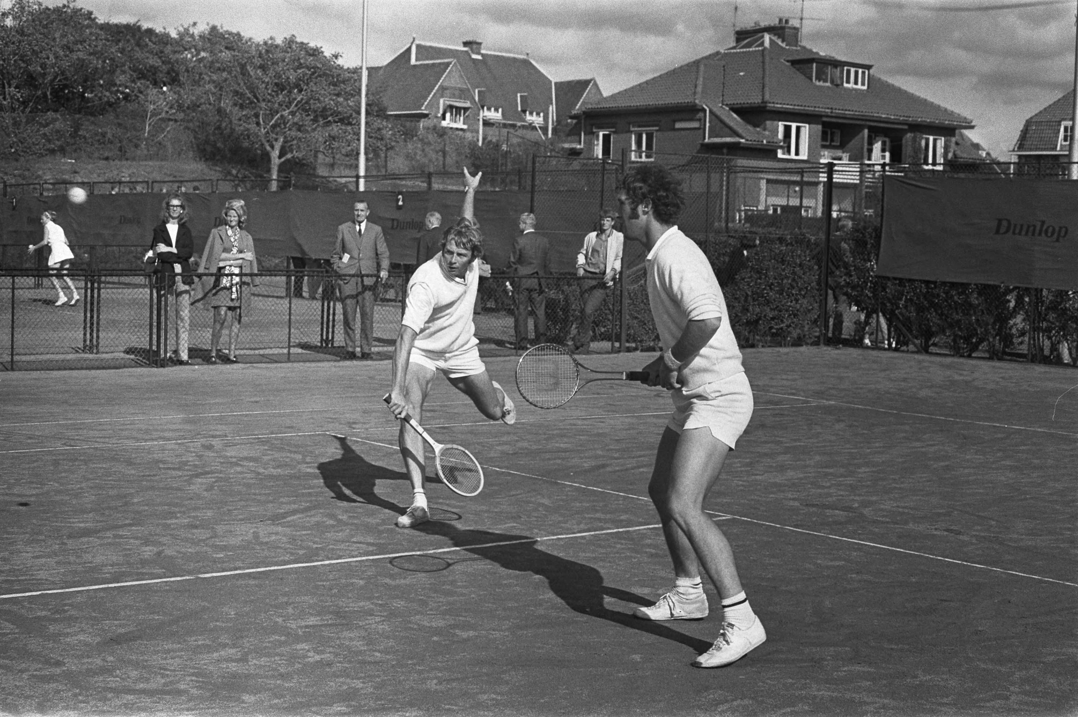 Fotocollectie Anefo — Nationale tenniskampioenschappen 1970, Scheveningen; Fleury in aktie — Foto: Mieremet, Rob / Anefo. Licentie: Set B: Rechtenvrij / Publiek Domein. Bron: Nationaal Archief. http://hdl.handle.net/10648/ab9f4904-d0b4-102d-bcf8-003048976d84