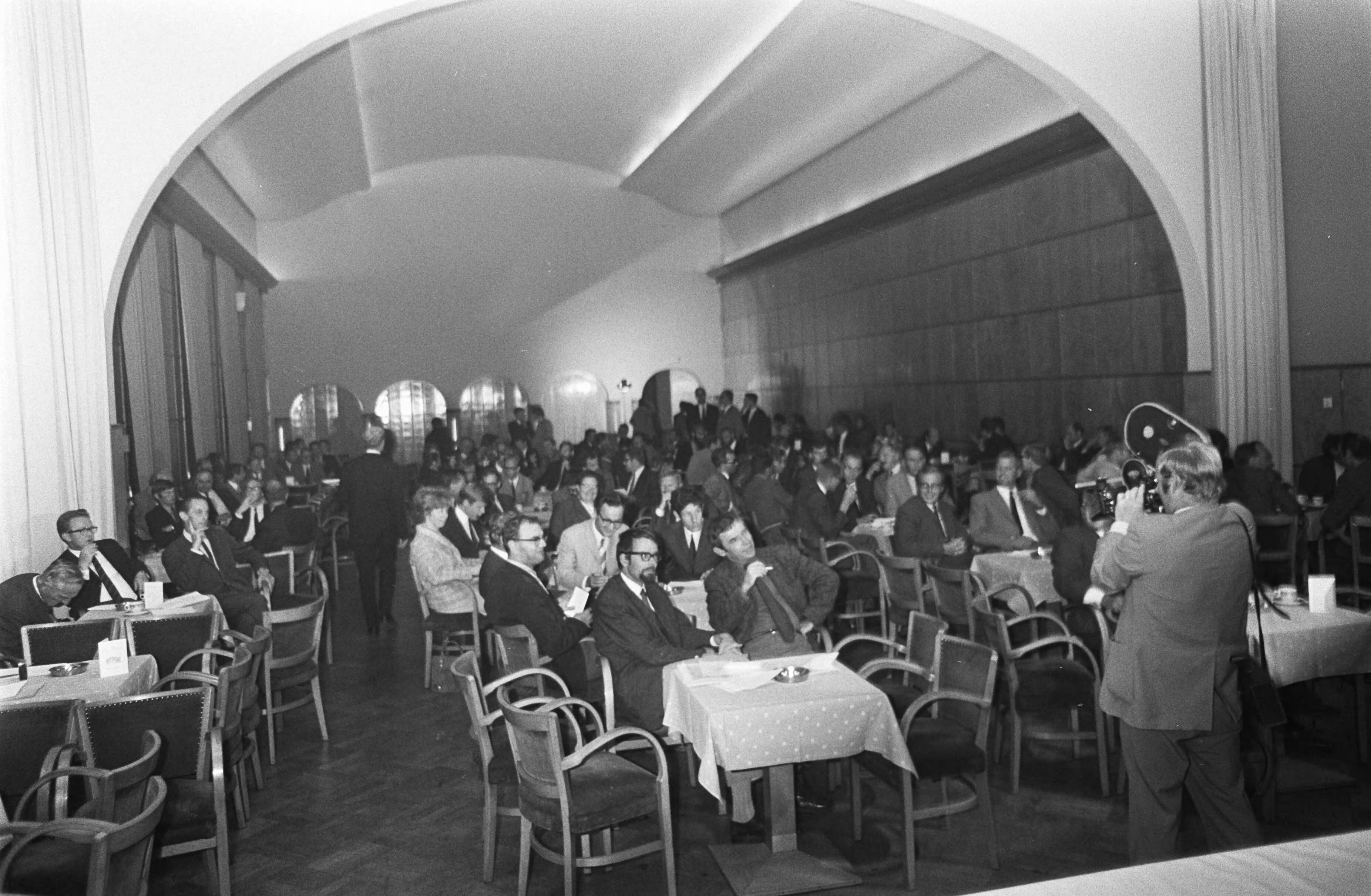 Fotocollectie Anefo — Protestbijeenkomst van leraren van Middelbare Scholen tegen verkeerde uitvoering van Mammoetwet in Utrecht: overzicht — Foto: Mieremet, Rob / Anefo. Licentie: Set B: Rechtenvrij / Publiek Domein. Bron: Nationaal Archief. http://hdl.handle.net/10648/ab777b54-d0b4-102d-bcf8-003048976d84