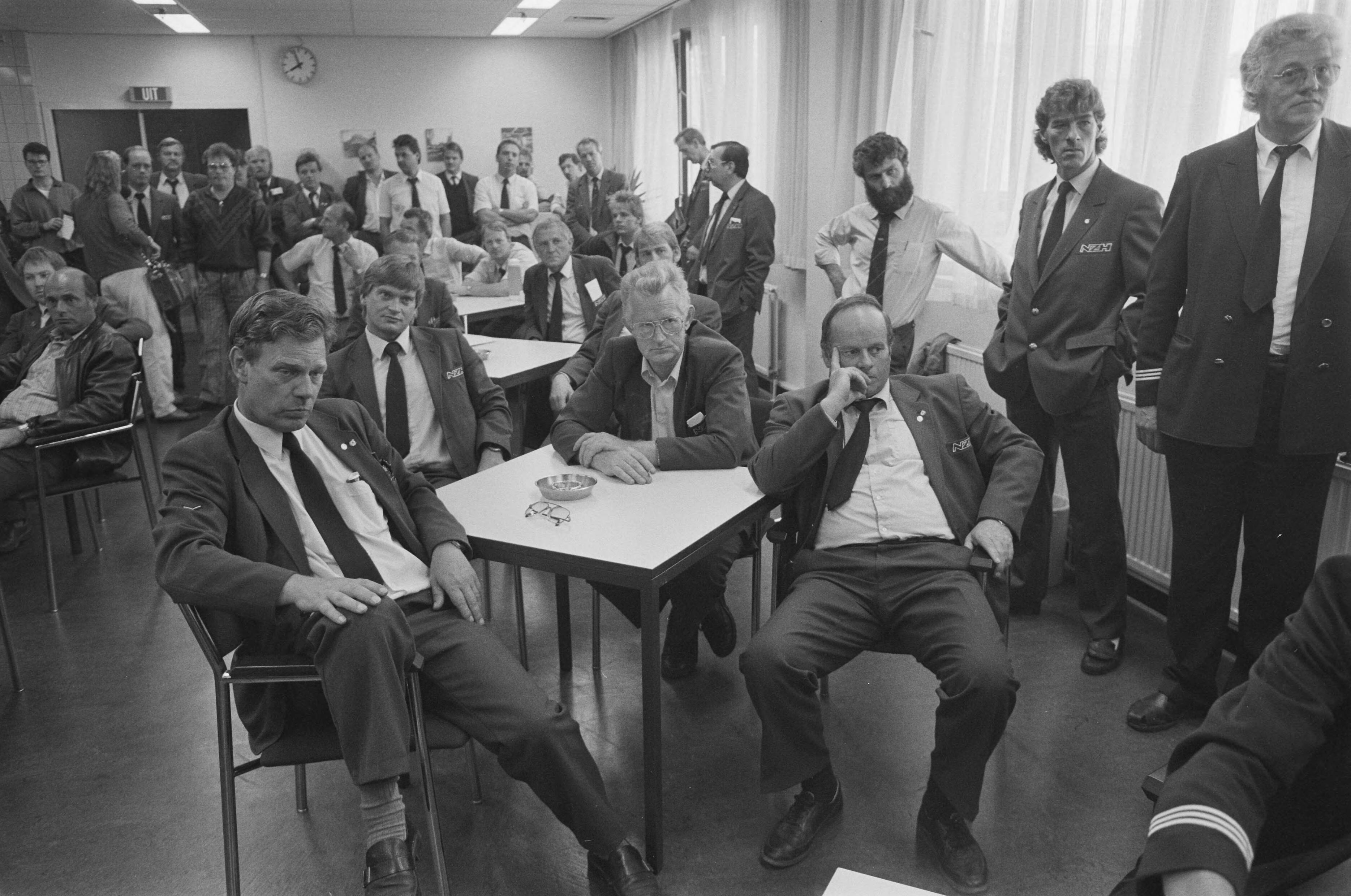 Fotocollectie Anefo — Buschauffeurs NZH stemmen over beeindiging staking in Purmerend — Foto: Croes, Rob C. / Anefo. Licentie: Set B: Rechtenvrij / Publiek Domein. Bron: Nationaal Archief. http://hdl.handle.net/10648/ad6be1de-d0b4-102d-bcf8-003048976d84
