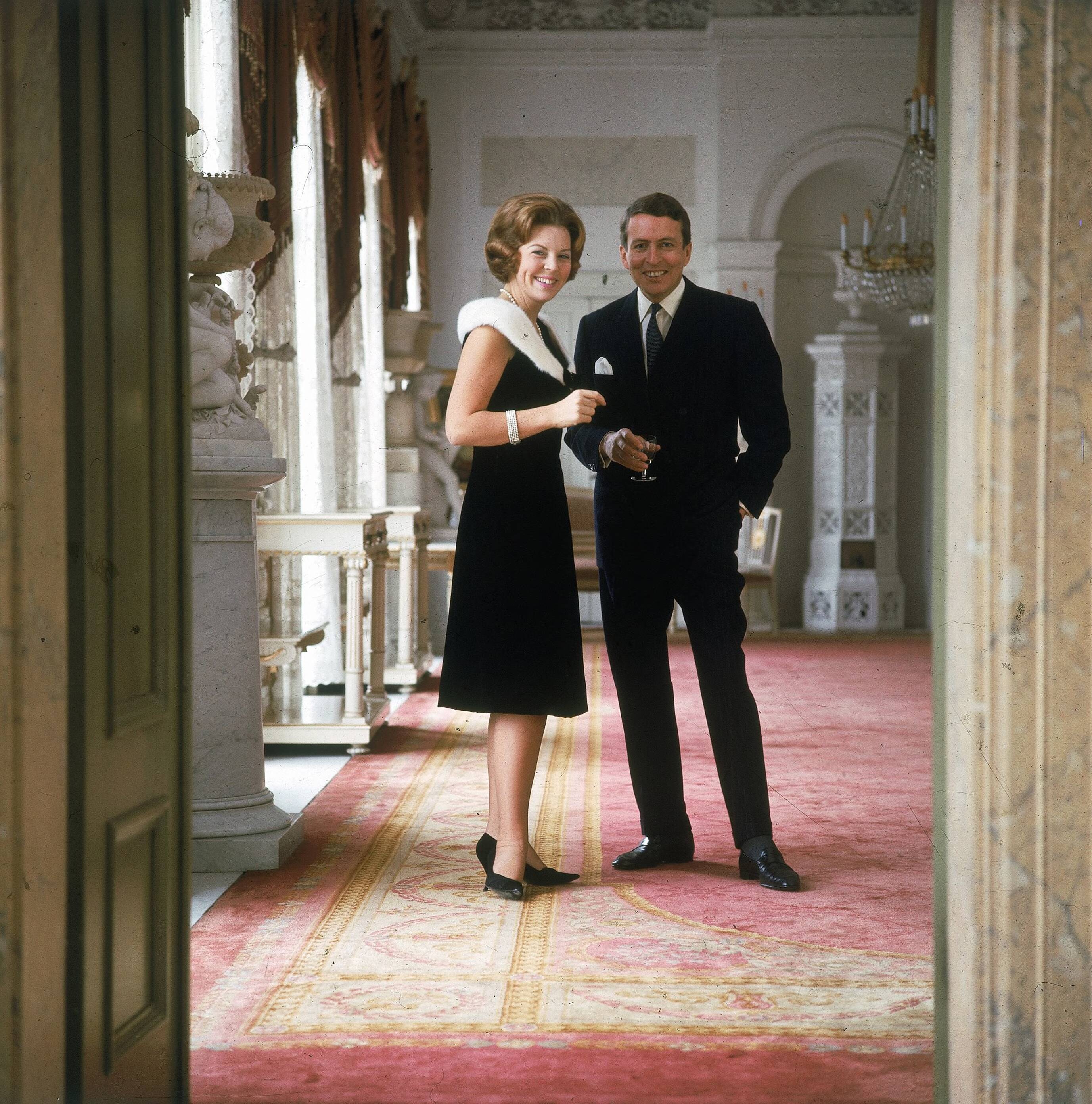 Fotocollectie RVD / Koninklijk Huis — Prinses Beatrix en Claus von Amsberg in Paleis Soestdijk — Foto: Koot, Max / RVD. Licentie: Set B: Rechtenvrij / Publiek Domein. Bron: Nationaal Archief. http://hdl.handle.net/10648/afb0cb9e-d0b4-102d-bcf8-003048976d84