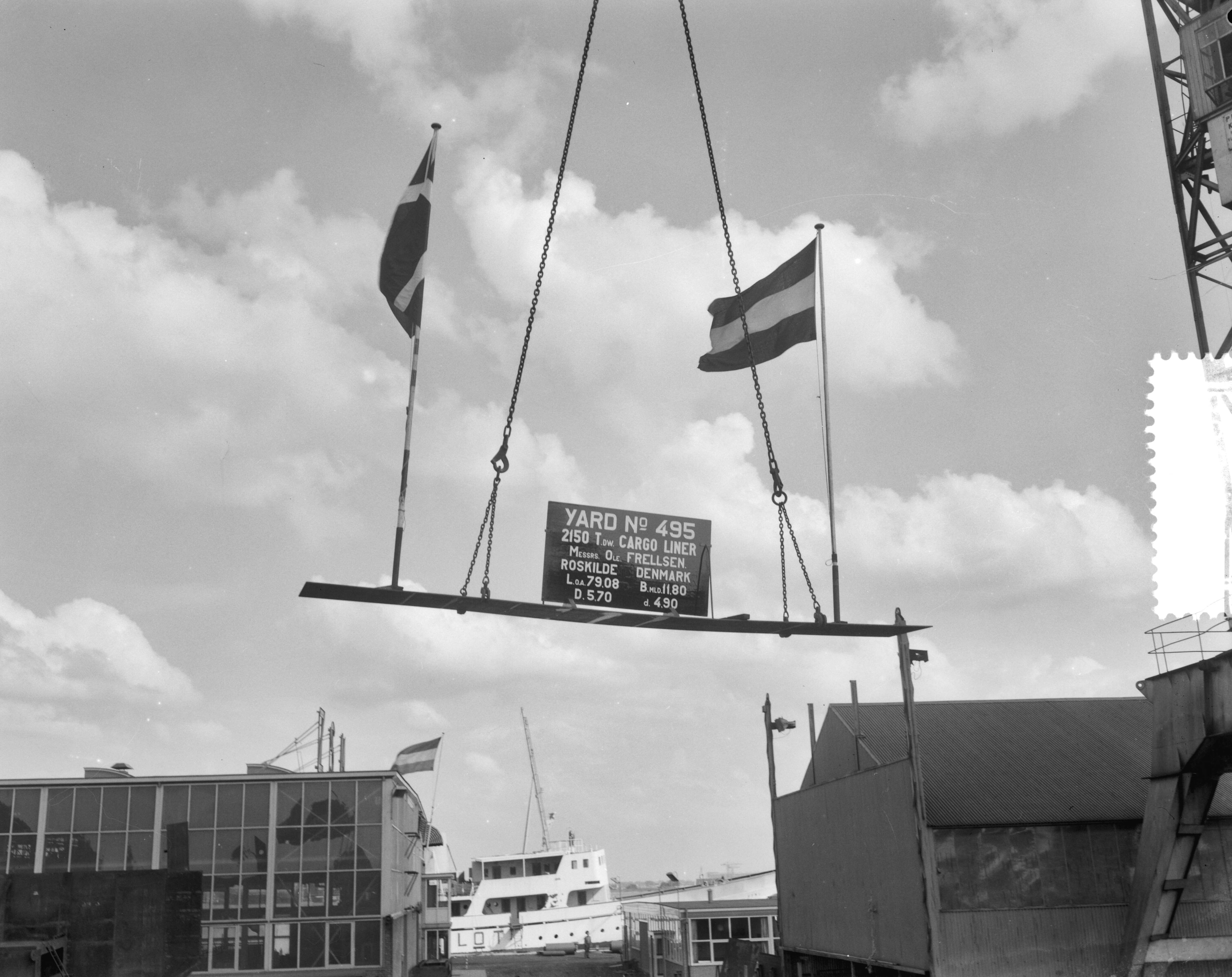 Fotocollectie Anefo — Tewaterlating "Aida III" bij Zaanlandse Scheepsbouw Maatschappij (ZSM) — Foto: Bilsen, Joop van / Anefo. Licentie: Set B: Rechtenvrij / Publiek Domein. Bron: Nationaal Archief. http://hdl.handle.net/10648/a9df4902-d0b4-102d-bcf8-003048976d84