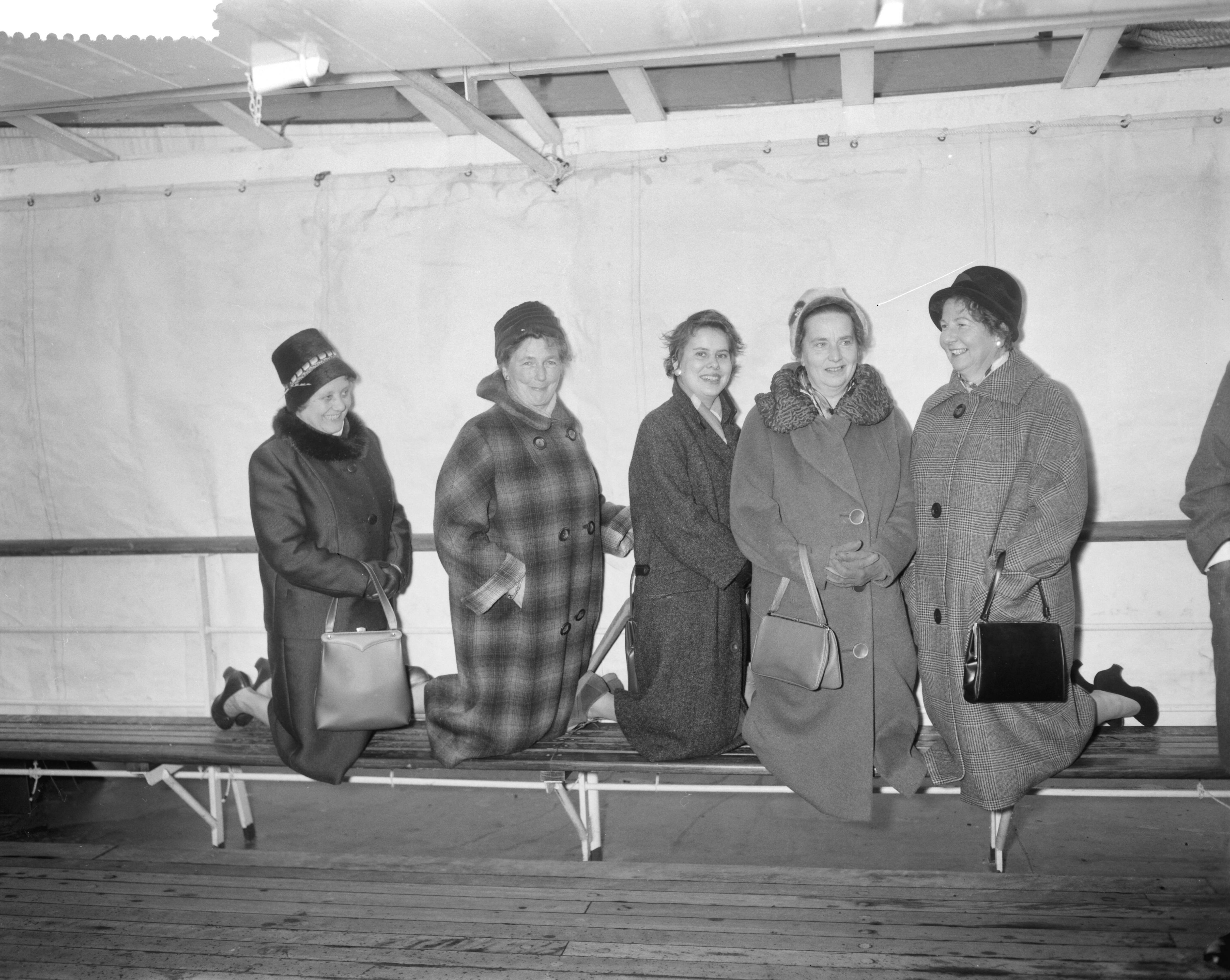 Fotocollectie Anefo — Overdracht schip bij de Zaanlandse Scheepsbouw Maatschappij te Zaandam — Foto: Bilsen, Joop van / Anefo. Licentie: Set B: Rechtenvrij / Publiek Domein. Bron: Nationaal Archief. http://hdl.handle.net/10648/a9bf7a5a-d0b4-102d-bcf8-003048976d84