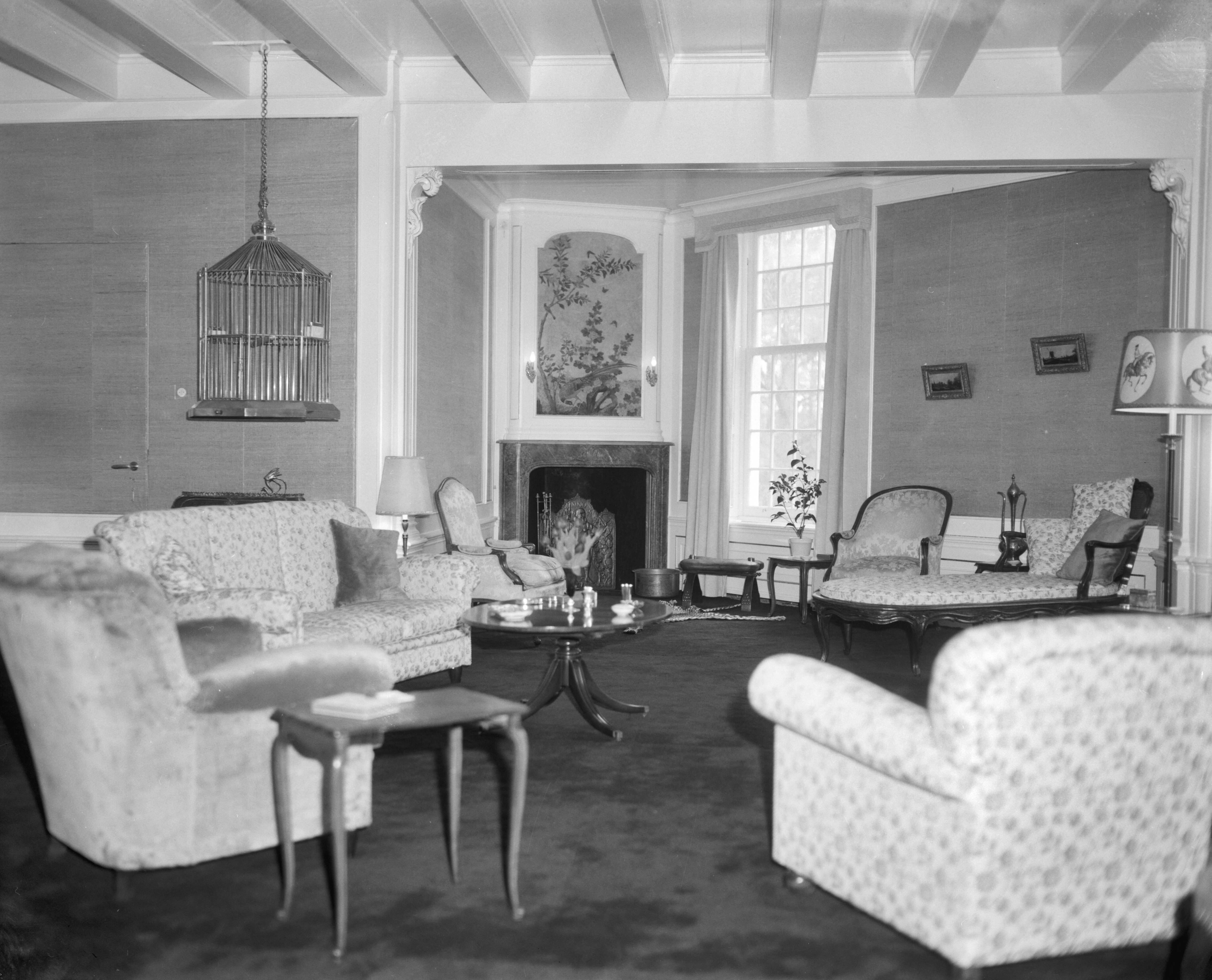 Fotocollectie Anefo — Interieur Slot Drakensteyn . De zitkamer — Foto: Bilsen, Joop van / Anefo. Licentie: Set B: Rechtenvrij / Publiek Domein. Bron: Nationaal Archief. http://hdl.handle.net/10648/aa3063be-d0b4-102d-bcf8-003048976d84