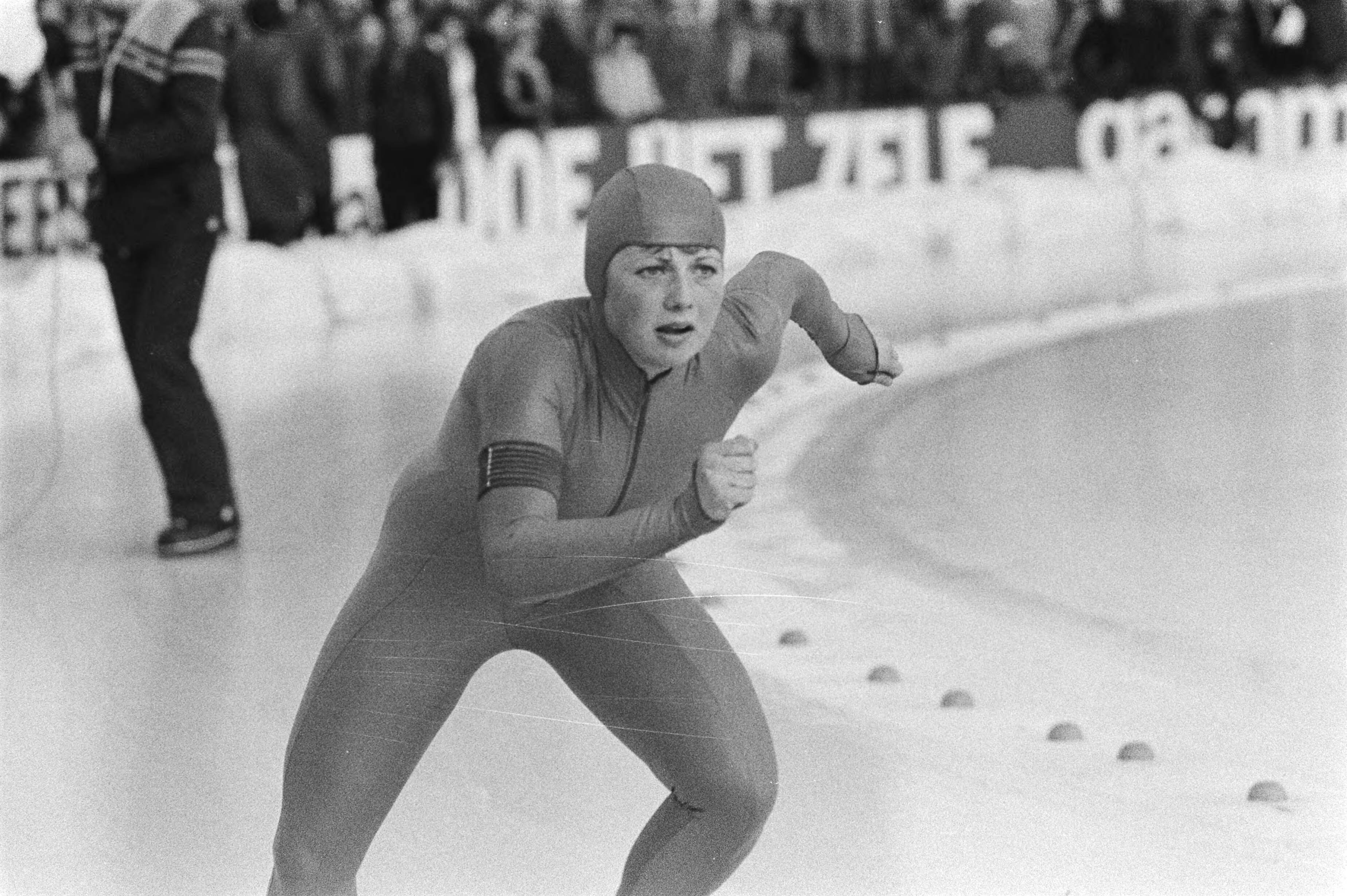 Fotocollectie Anefo — Wereldkampioenschappen schaatsen dames allround in Den Haag. Ria Visser in actie. — Foto: Suyk, Koen / Anefo. Licentie: Set B: Rechtenvrij / Publiek Domein. Bron: Nationaal Archief. http://hdl.handle.net/10648/acc3b504-d0b4-102d-bcf8-003048976d84