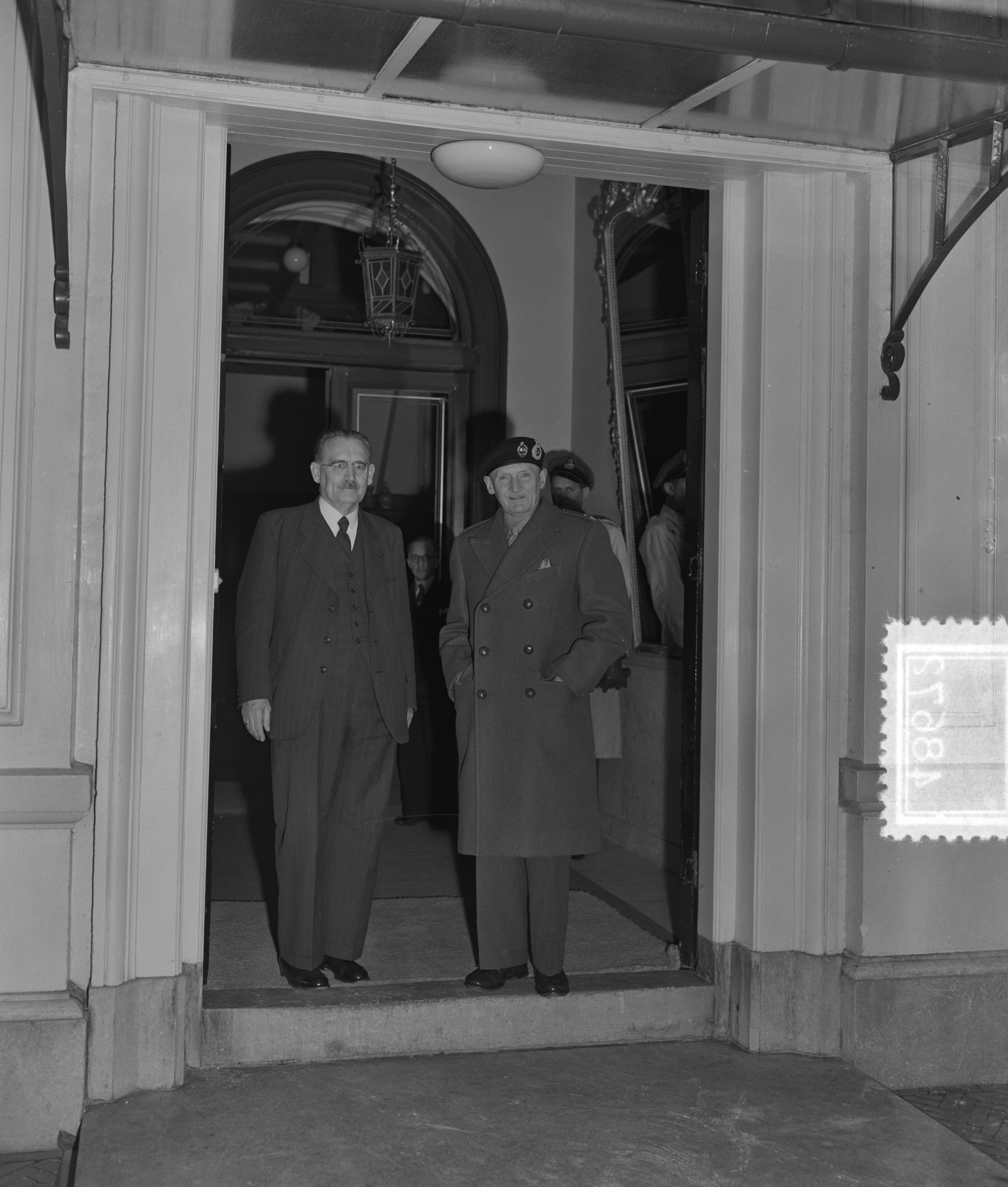 Fotocollectie Anefo — Veldmaarschalk Montgomery bij minister-president Drees in Den Haag — Foto: Meijer, T.A. / Anefo. Licentie: Set B: Rechtenvrij / Publiek Domein. Bron: Nationaal Archief. http://hdl.handle.net/10648/a8f28734-d0b4-102d-bcf8-003048976d84