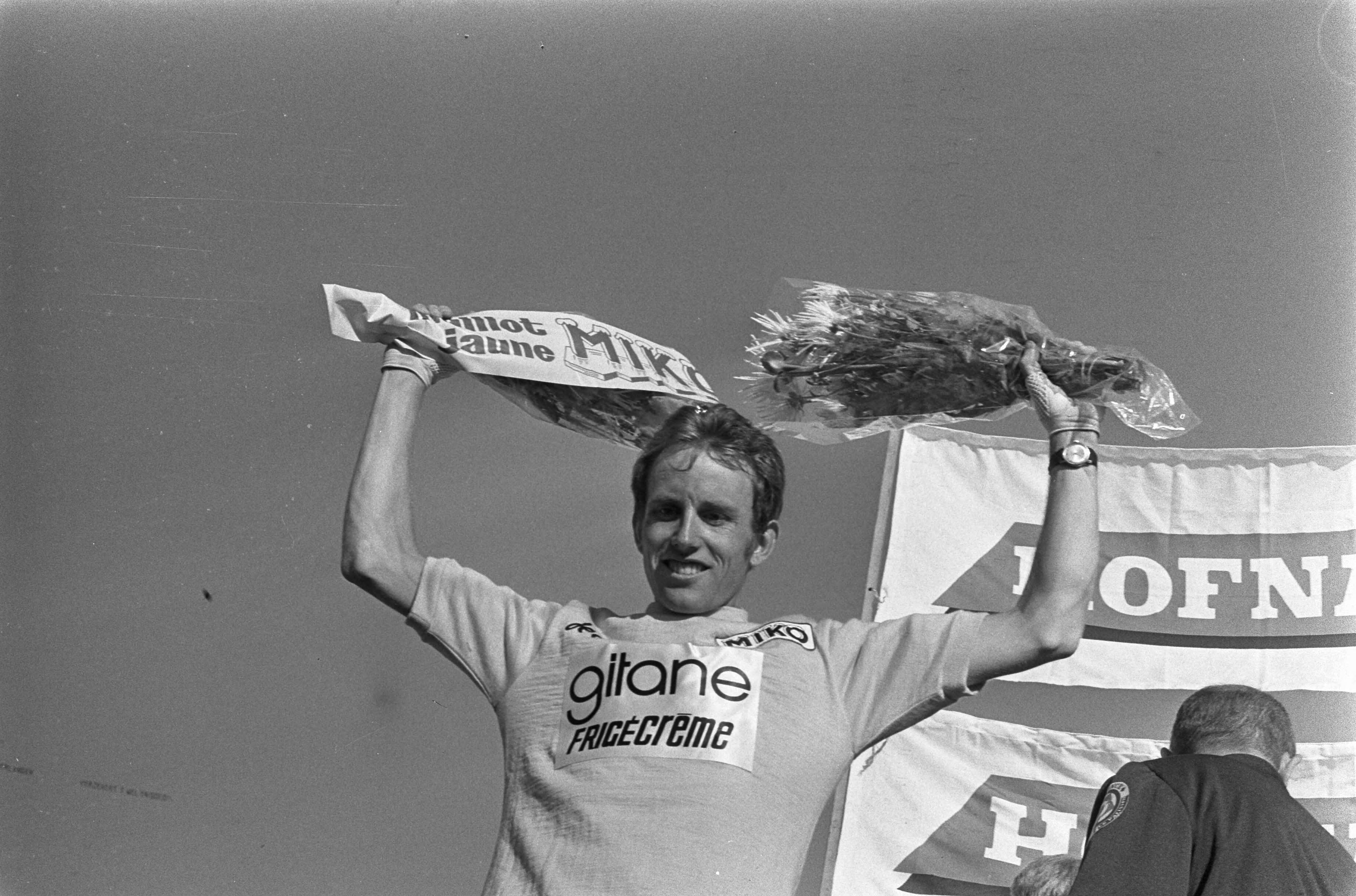 Fotocollectie Anefo — Proloog van Tour de France in Scheveningen, tijdrit, Joop Zoetemelk in gele trui — Foto: Verhoeff, Bert / Anefo. Licentie: Set B: Rechtenvrij / Publiek Domein. Bron: Nationaal Archief. http://hdl.handle.net/10648/ac3093b4-d0b4-102d-bcf8-003048976d84