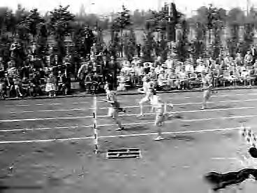 Fotocollectie Anefo — Atletiekwedstrijd Nederland-Frankrijk te Rijswijk. Finish 100m dames — Foto: Rossem, Wim van / Anefo. Licentie: Set B: Rechtenvrij / Publiek Domein. Bron: Nationaal Archief. http://hdl.handle.net/10648/a97f660e-d0b4-102d-bcf8-003048976d84