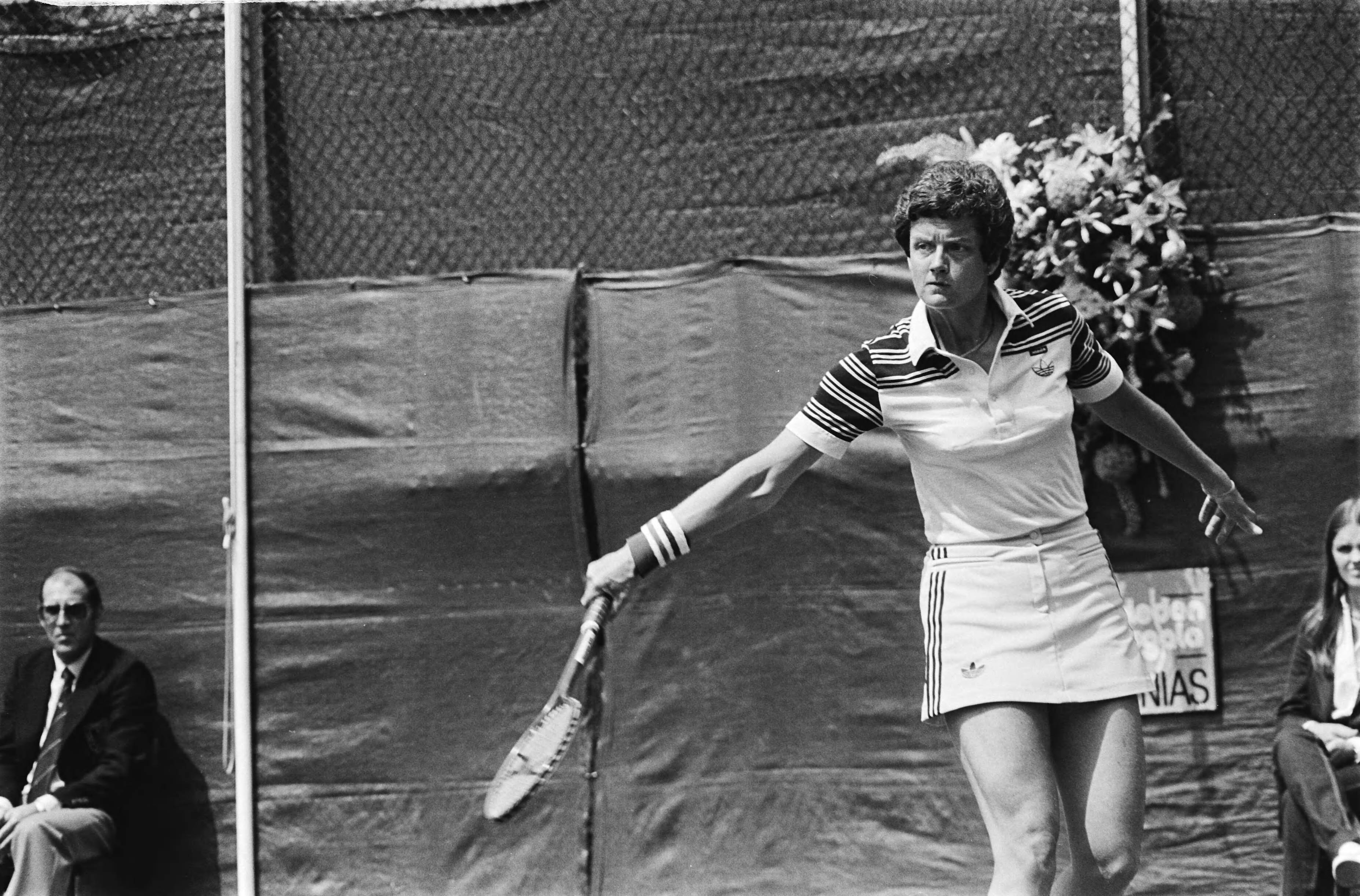 Fotocollectie Anefo — Tennis: Nederland tegen Verenigde Staten in Den Haag ; nr. 14 : Navratilova in aktie, nr. 11 , 12, 13: Betty Stove in aktie — Foto: Dijk, Hans van / Anefo. Licentie: Set B: Rechtenvrij / Publiek Domein. Bron: Nationaal Archief. http://hdl.handle.net/10648/ace3dfbe-d0b4-102d-bcf8-003048976d84