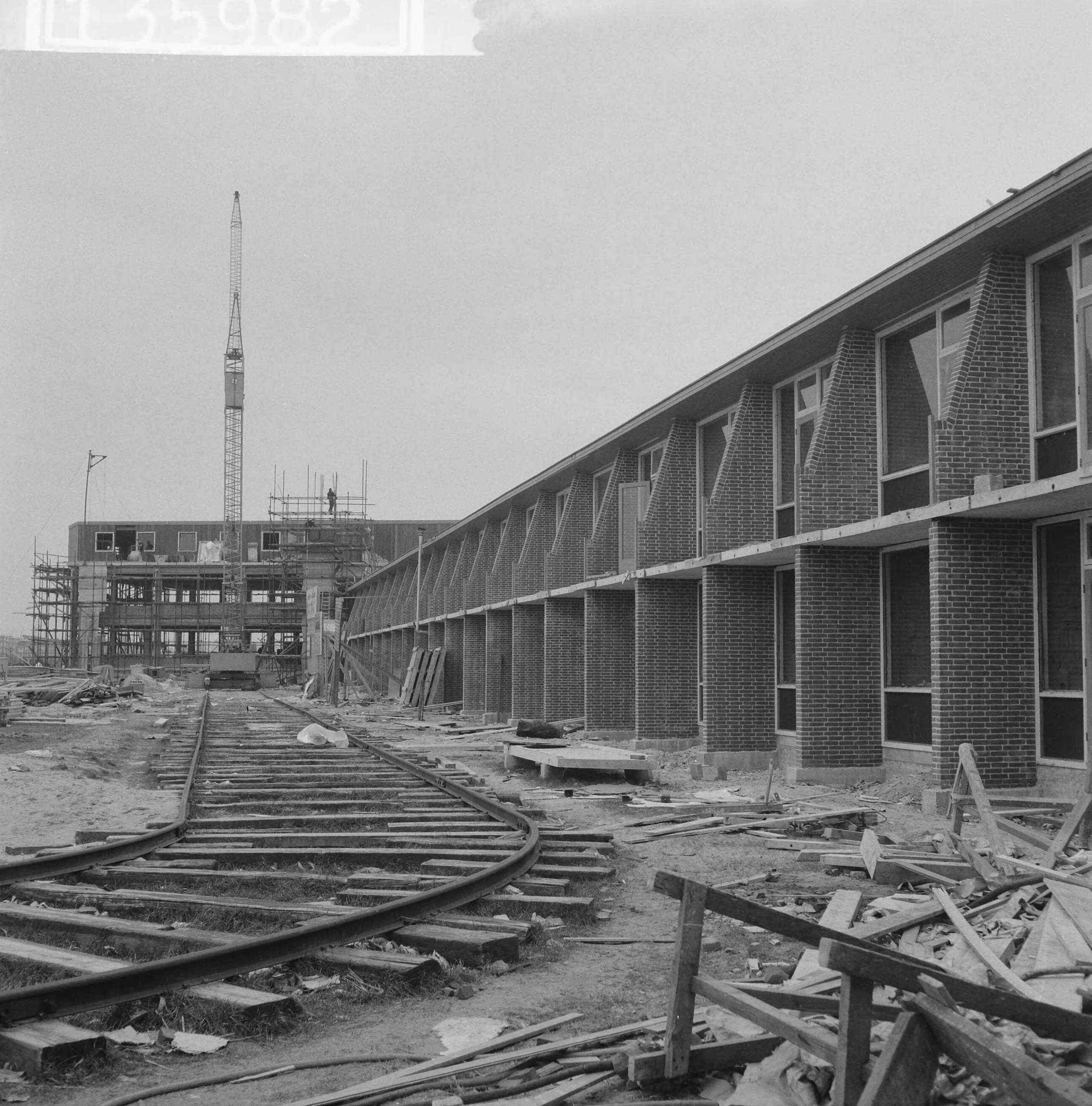 Fotocollectie Anefo — Nieuw motel op weg Amsterdam-Utrecht — Foto: Gelderen, Hugo van / Anefo. Licentie: Set B: Rechtenvrij / Publiek Domein. Bron: Nationaal Archief. http://hdl.handle.net/10648/a9fbcc94-d0b4-102d-bcf8-003048976d84