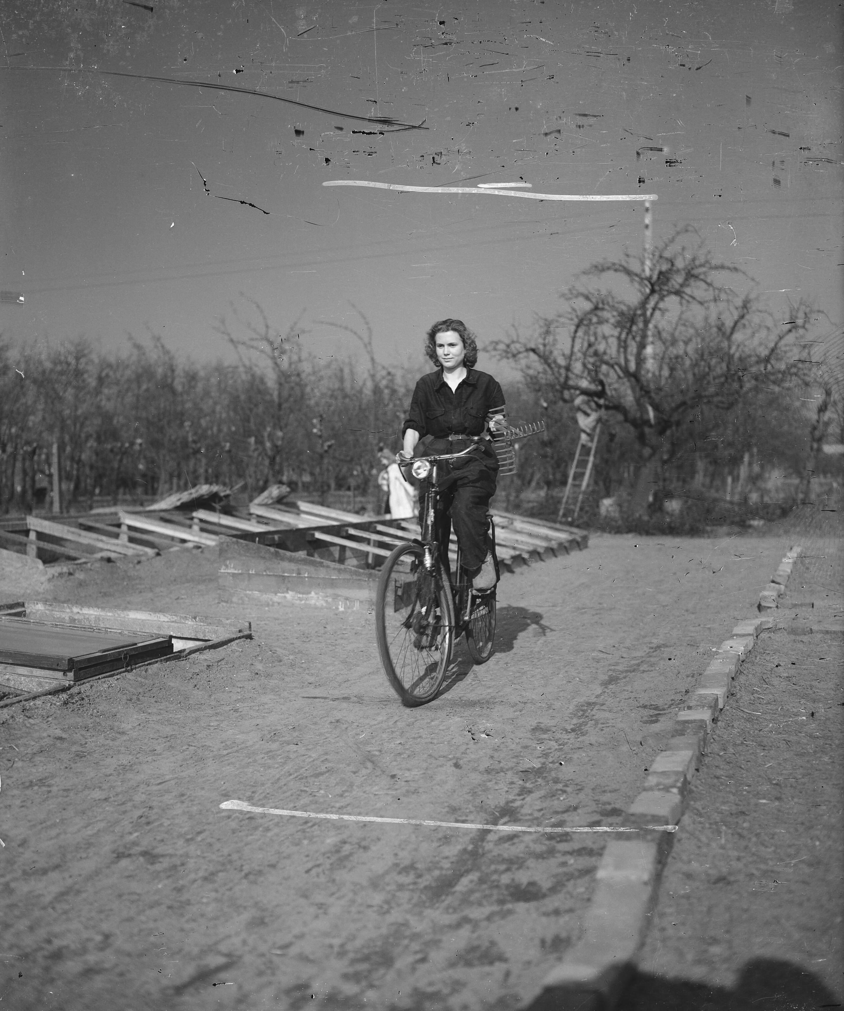 Fotocollectie Anefo — Tuinbouwschool "Huize te Lande" Rijswijk — Foto: Raucamp, Koos / Anefo. Licentie: Set B: Rechtenvrij / Publiek Domein. Bron: Nationaal Archief. http://hdl.handle.net/10648/a89b426c-d0b4-102d-bcf8-003048976d84