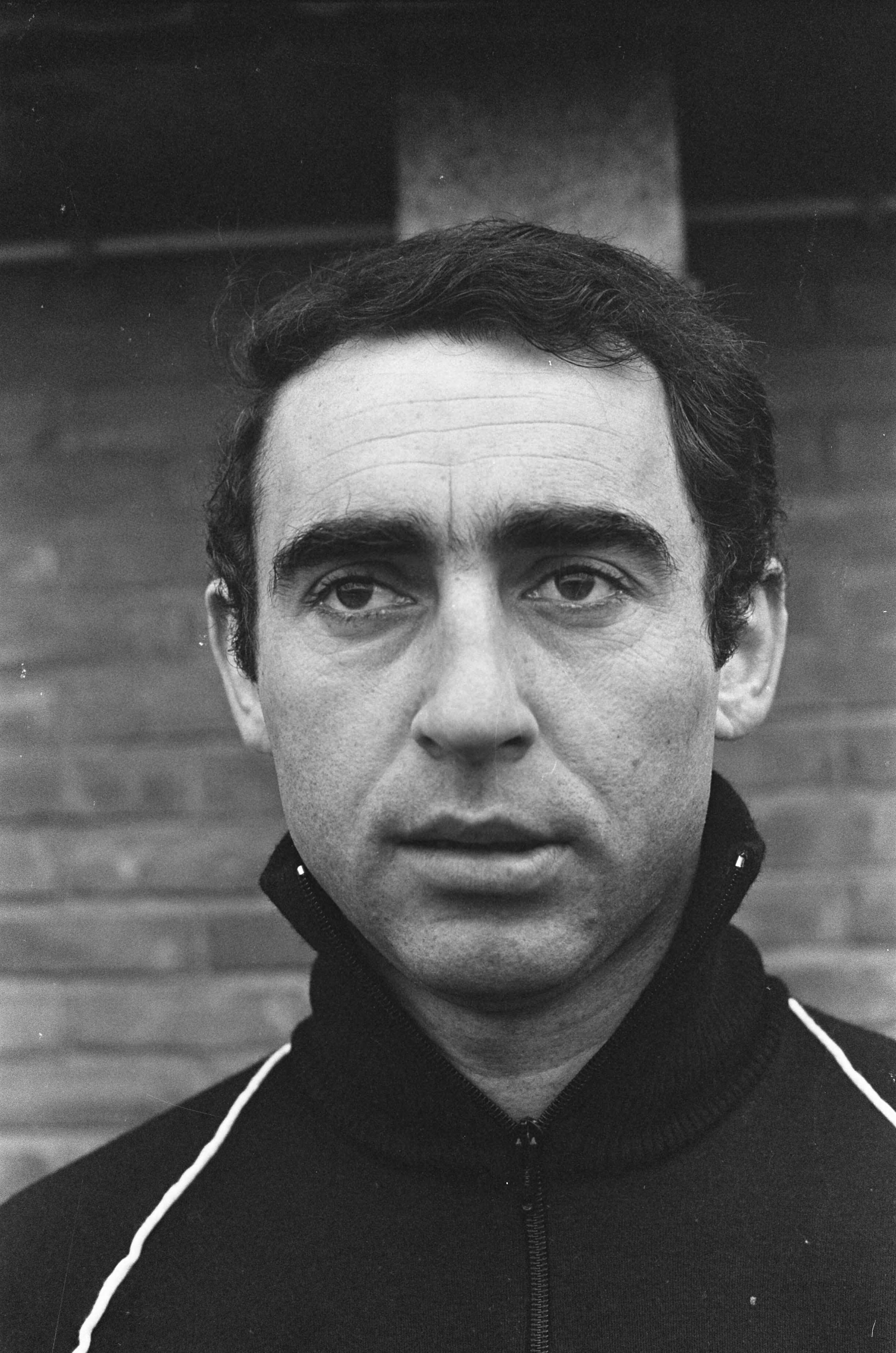 Fotocollectie Anefo — Volendam tegen NEC 1-1, nummer 1 en 2 Bulatovic, nummer 3 4 Werts (NEC) (koppen) — Foto: Jongerhuis, Pieter / Anefo. Licentie: Set B: Rechtenvrij / Publiek Domein. Bron: Nationaal Archief. http://hdl.handle.net/10648/ab0c76ec-d0b4-102d-bcf8-003048976d84