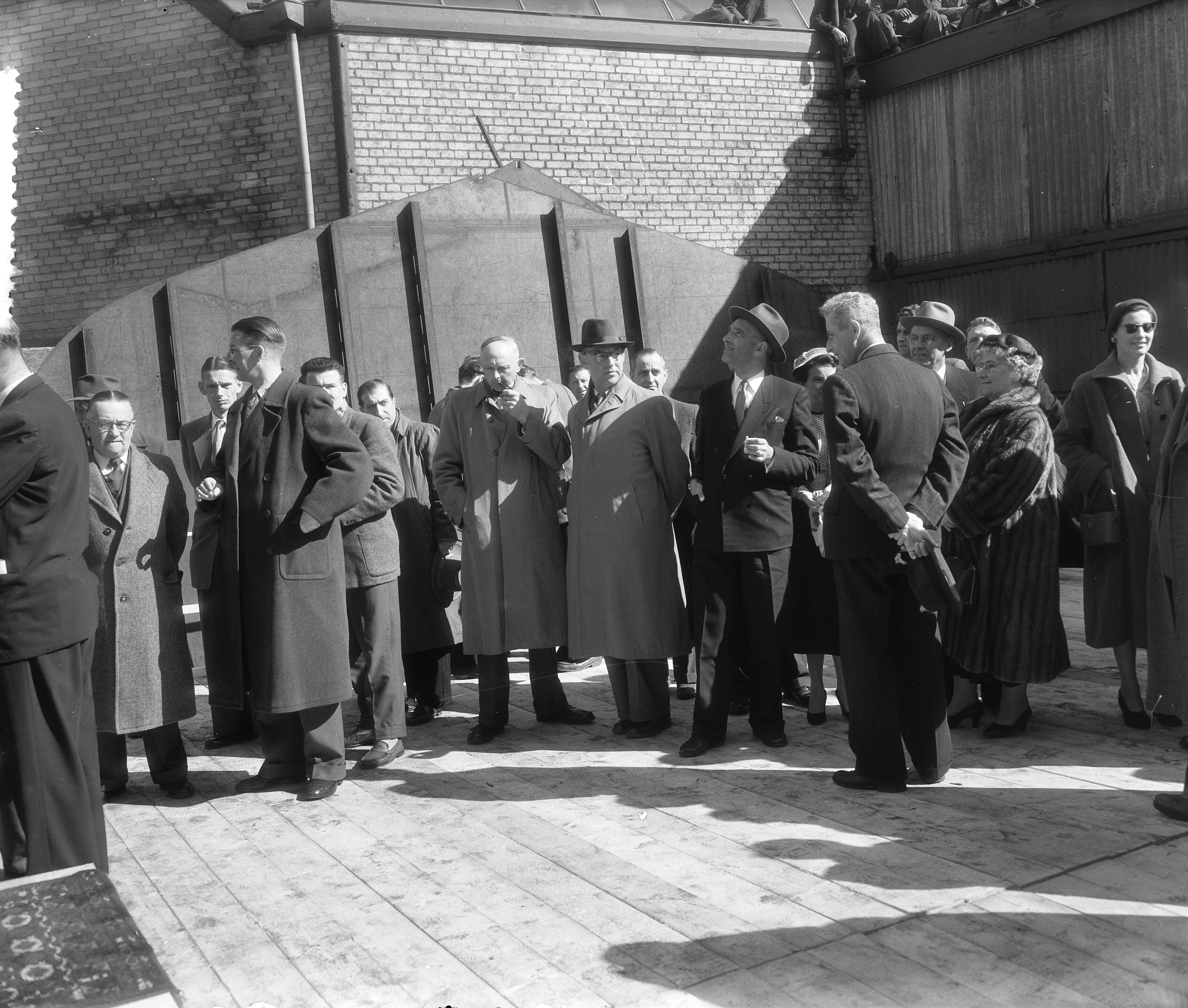 Tewaterlating van het visserij-inspectieschip "Willem Beukelsz." bij scheepswerf De Dageraad te Woubrugge — Foto: Rossem, Wim van / Anefo. — Licentie: Set B: Rechtenvrij / Publiek Domein. Bron: Nationaal Archief. http://hdl.handle.net/10648/a93344e0-d0b4-102d-bcf8-003048976d84