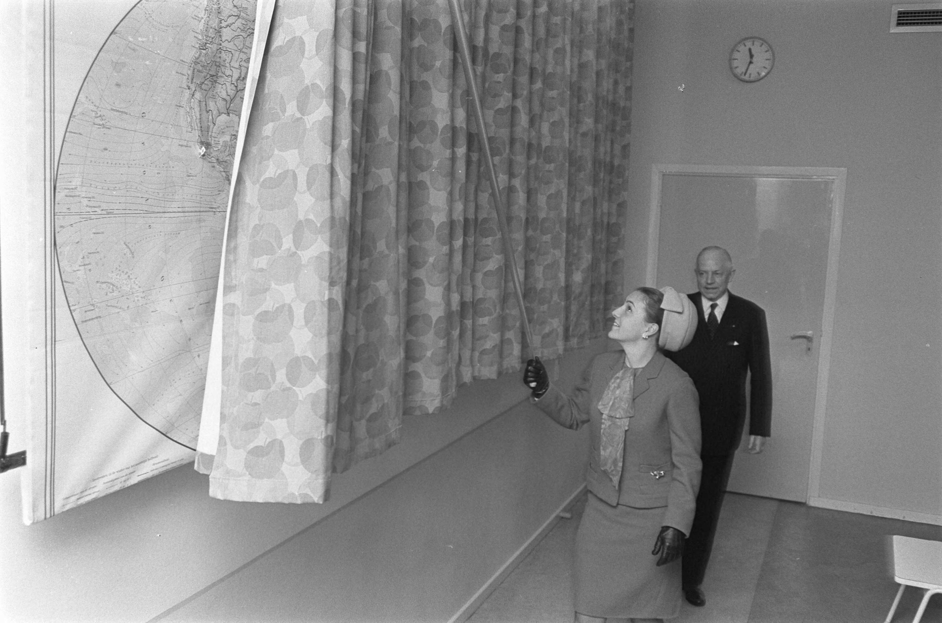 Fotocollectie Anefo — Prinses Margriet opende Helihaven Rode Kruis bij ziekenhuis te Den Haag — Foto: Koch, Eric / Anefo. Licentie: Set B: Rechtenvrij / Publiek Domein. Bron: Nationaal Archief. http://hdl.handle.net/10648/ab555060-d0b4-102d-bcf8-003048976d84