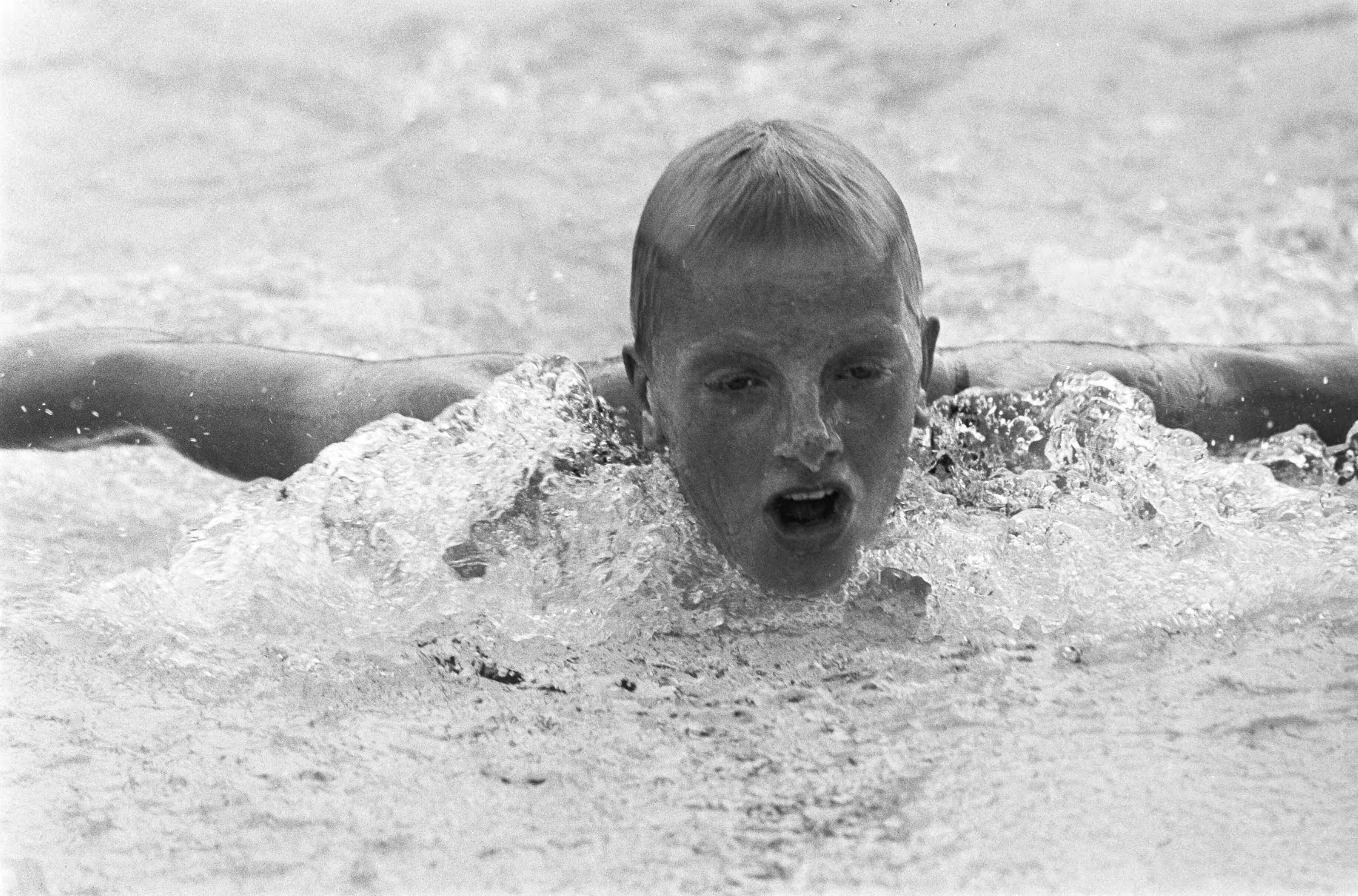 Fotocollectie Anefo — Nationale zwemkampioenschappen te Den Haag , Hansje Bunschoten in actie — Foto: Mieremet, Rob / Anefo. Licentie: Set B: Rechtenvrij / Publiek Domein. Bron: Nationaal Archief. http://hdl.handle.net/10648/abc82752-d0b4-102d-bcf8-003048976d84
