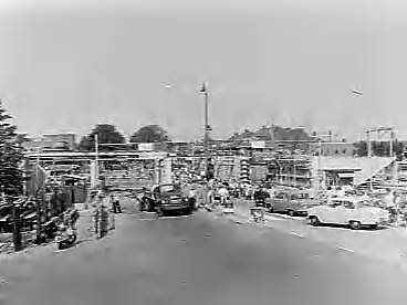 Fotocollectie Anefo — Bouw spoorwegovergang te Heemstede — Foto: Pot, Harry / Anefo. Licentie: Set B: Rechtenvrij / Publiek Domein. Bron: Nationaal Archief. http://hdl.handle.net/10648/a9665182-d0b4-102d-bcf8-003048976d84