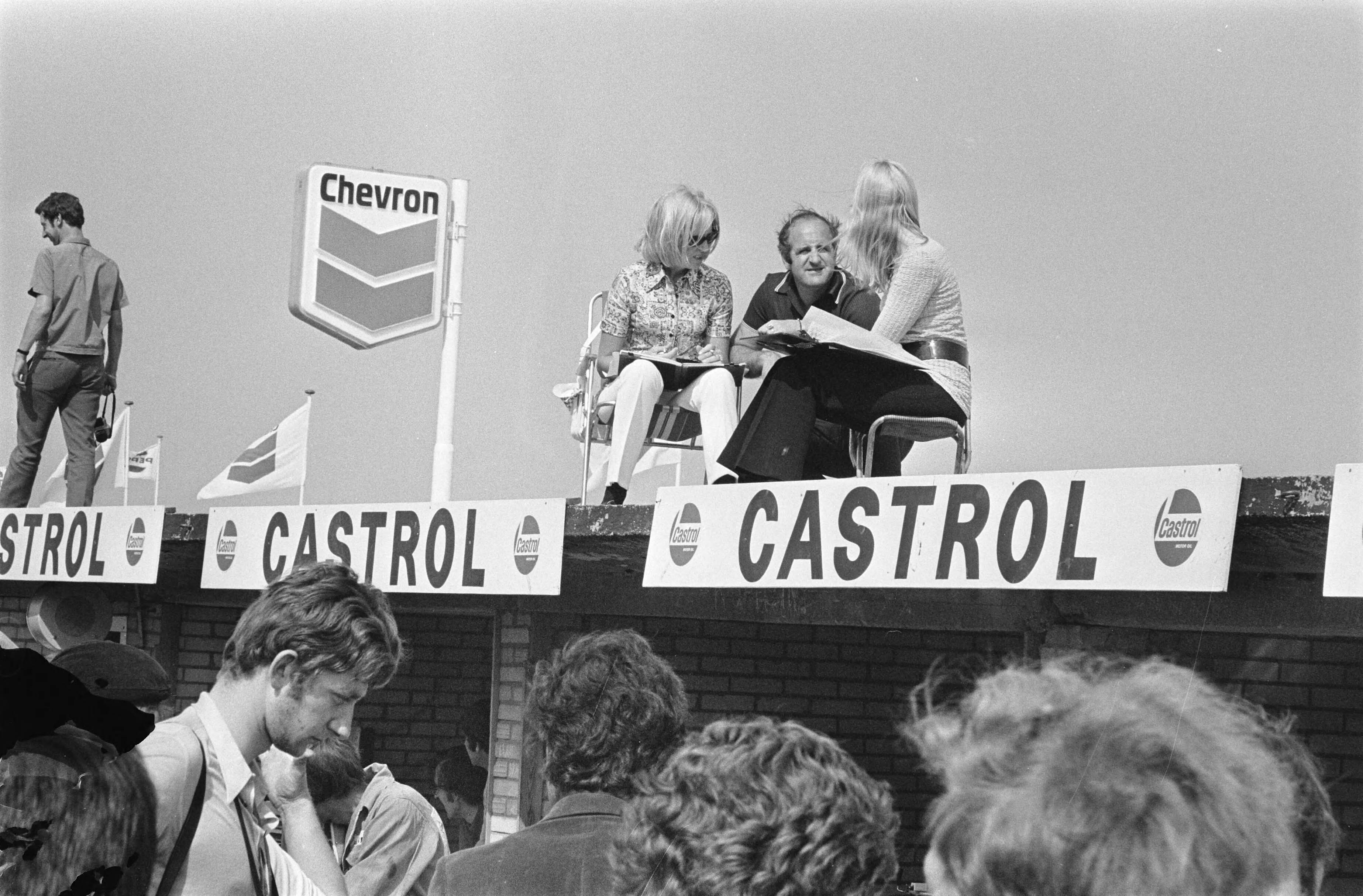 Grand Prix Zandvoort 1970, training — Grand Prix 1970 voor Formule I wagens te Zandvoort; eerste trainingsdag — Foto: Evers, Joost / Anefo. Licentie: Set B: Rechtenvrij / Publiek Domein. Bron: Nationaal Archief. http://hdl.handle.net/10648/ab9a05f2-d0b4-102d-bcf8-003048976d84