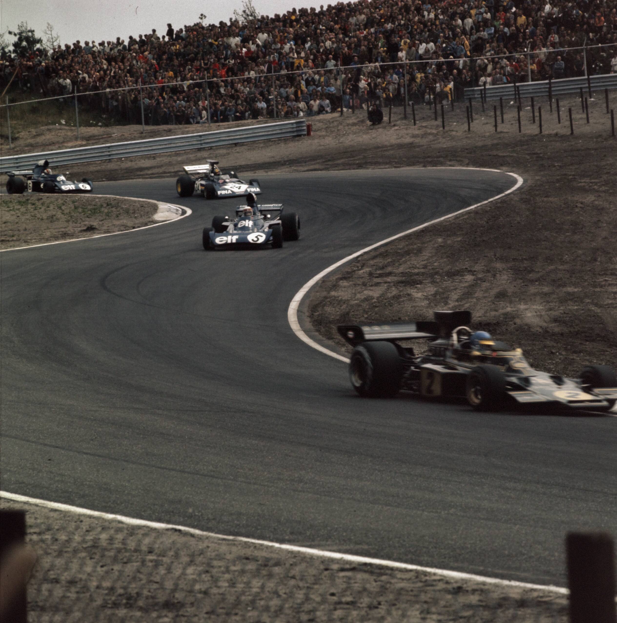 Fotocollectie Anefo — Grand Prix van Nederland op circuit Zandvoort; Peterson leidt, gevolgd door Stewart, Pace en Cevert — Foto: Mieremet, Rob / Anefo. Licentie: Set B: Rechtenvrij / Publiek Domein. Bron: Nationaal Archief. http://hdl.handle.net/10648/ad92df46-d0b4-102d-bcf8-003048976d84