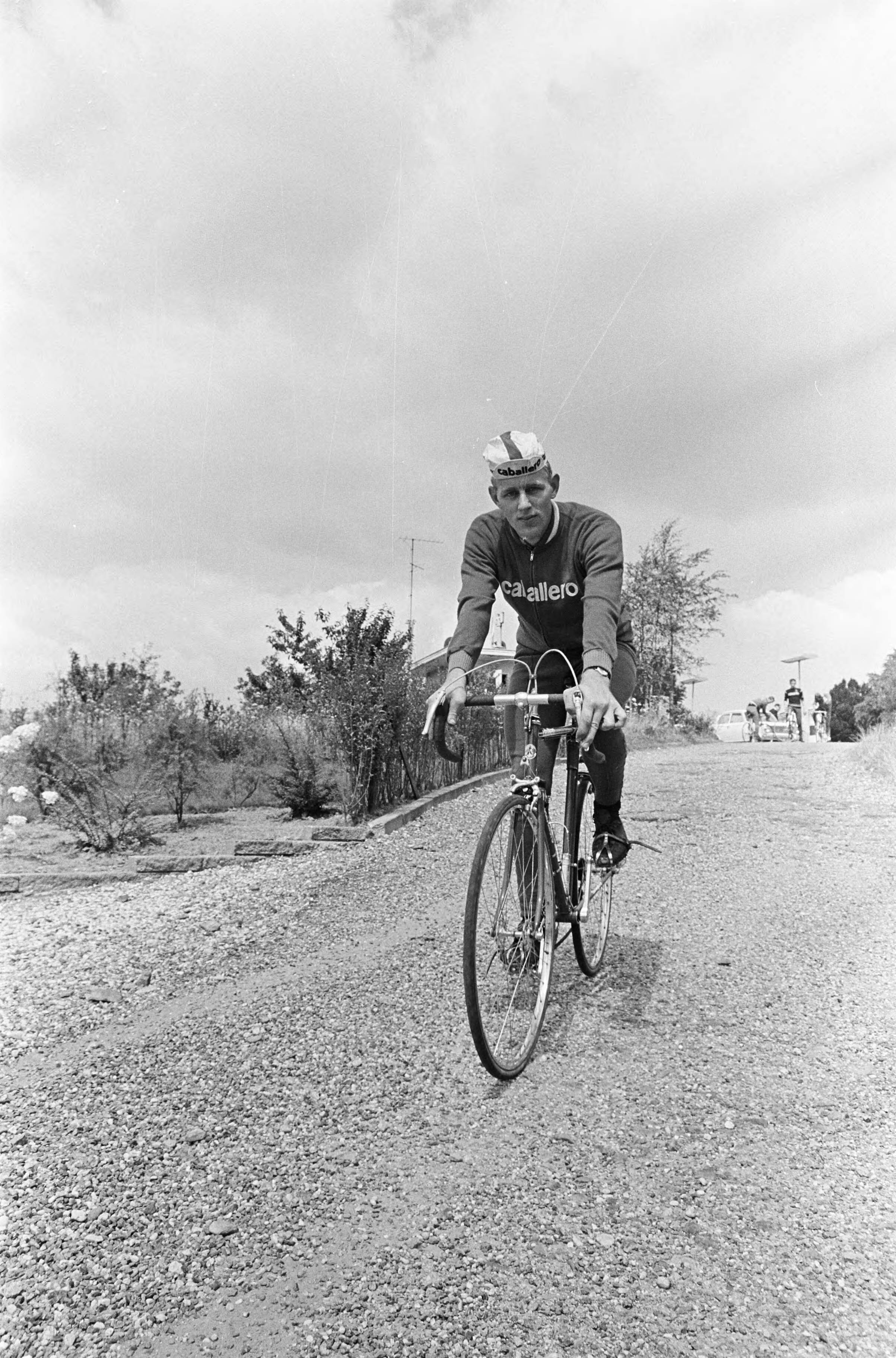 Fotocollectie Anefo — Wielrennen, amateurploeg te Nuth, nummer 8 en 9 Van der Horst (kop), nummer 6 en 7 op de fiets — Foto: Nijs, Jac. de / Anefo. Licentie: Set B: Rechtenvrij / Publiek Domein. Bron: Nationaal Archief. http://hdl.handle.net/10648/aaf6beba-d0b4-102d-bcf8-003048976d84