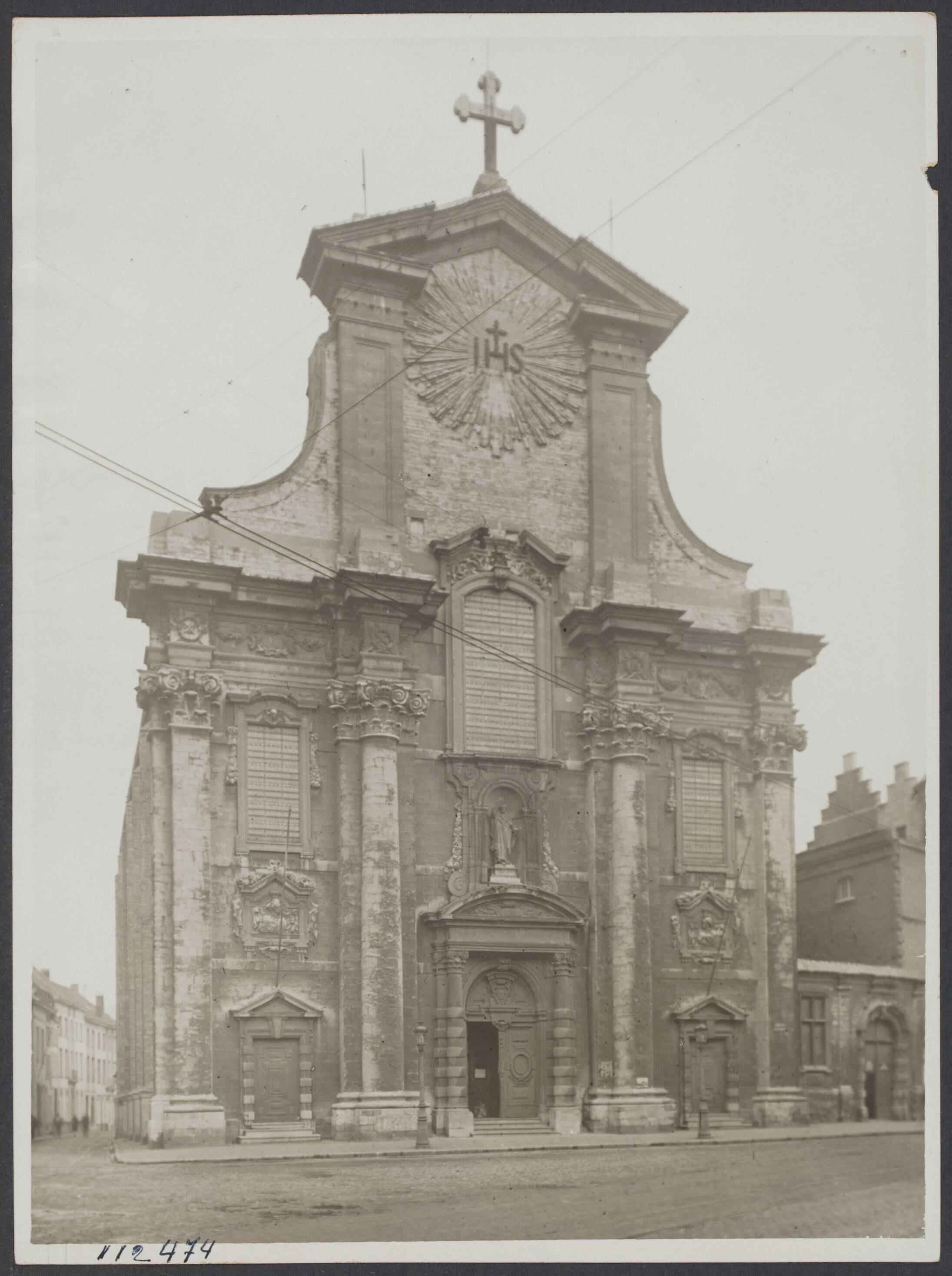 Mechelen — Mechelen. Sint-Petrus-en-Pauluskerk gezien vanaf de Veemarkt — Foto: Onbekend / Publiek Domein of Rechtenvrij. Licentie: Set B: Rechtenvrij / Publiek Domein. Bron: Nationaal Archief. http://hdl.handle.net/10648/c7336f41-a695-f49d-c6ac-740a04dc3207