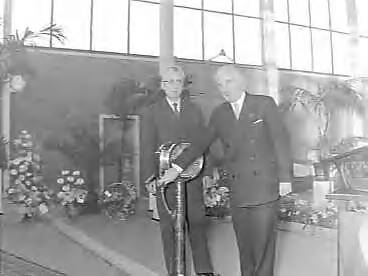 Fotocollectie Anefo — Opening nieuwe werf Zaanlandse Scheepsbouw Maatschappij te Zaandam — Foto: Bilsen, Joop van / Anefo. Licentie: Set B: Rechtenvrij / Publiek Domein. Bron: Nationaal Archief. http://hdl.handle.net/10648/a96f65c4-d0b4-102d-bcf8-003048976d84