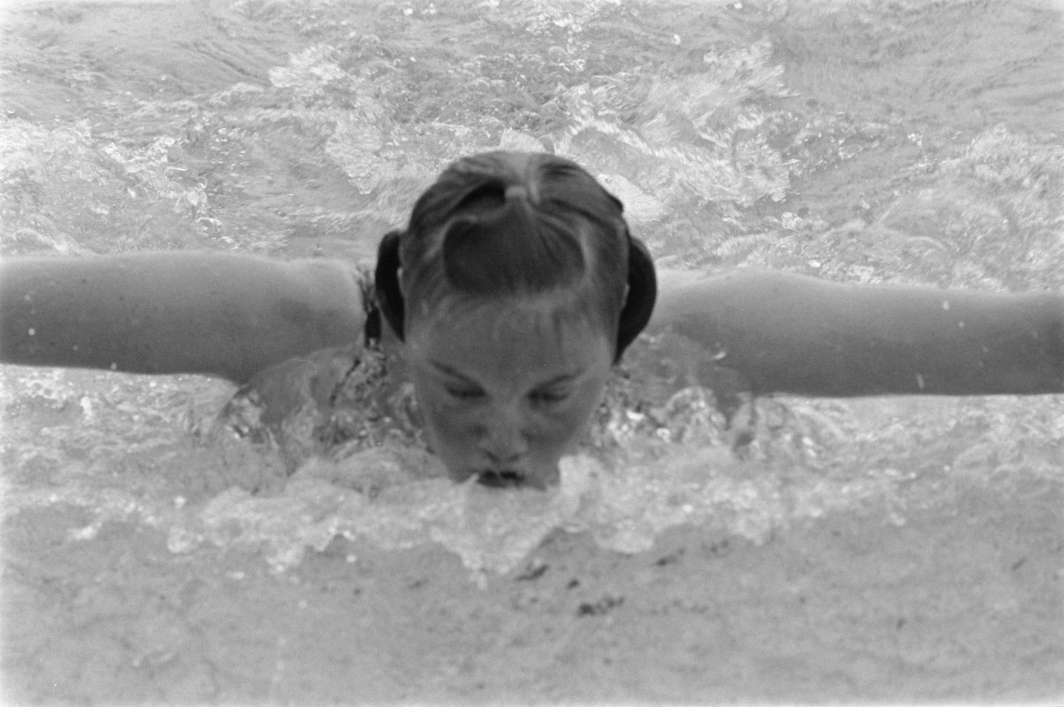 Fotocollectie Anefo — Nationale zwemkampioenschappen zwemmen, Leeuwarden — Foto: Verhoeff, Bert / Anefo. Licentie: Set B: Rechtenvrij / Publiek Domein. Bron: Nationaal Archief. http://hdl.handle.net/10648/ab9d5be4-d0b4-102d-bcf8-003048976d84
