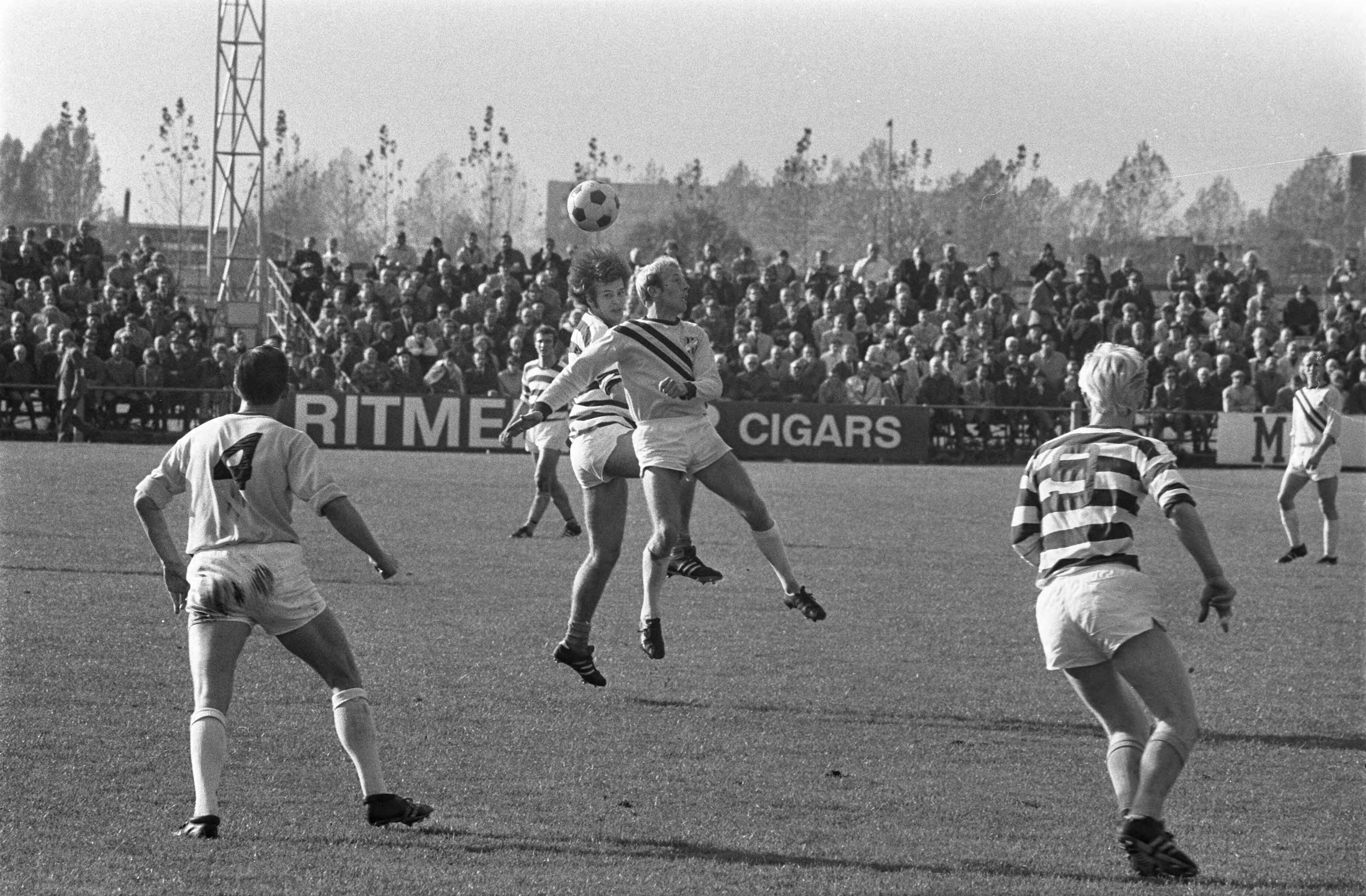 Fotocollectie Anefo — Blauw-Wit tegen Veendam 1-0 — Foto: Verhoeff, Bert / Anefo. Licentie: Set B: Rechtenvrij / Publiek Domein. Bron: Nationaal Archief. http://hdl.handle.net/10648/ab7ebf18-d0b4-102d-bcf8-003048976d84