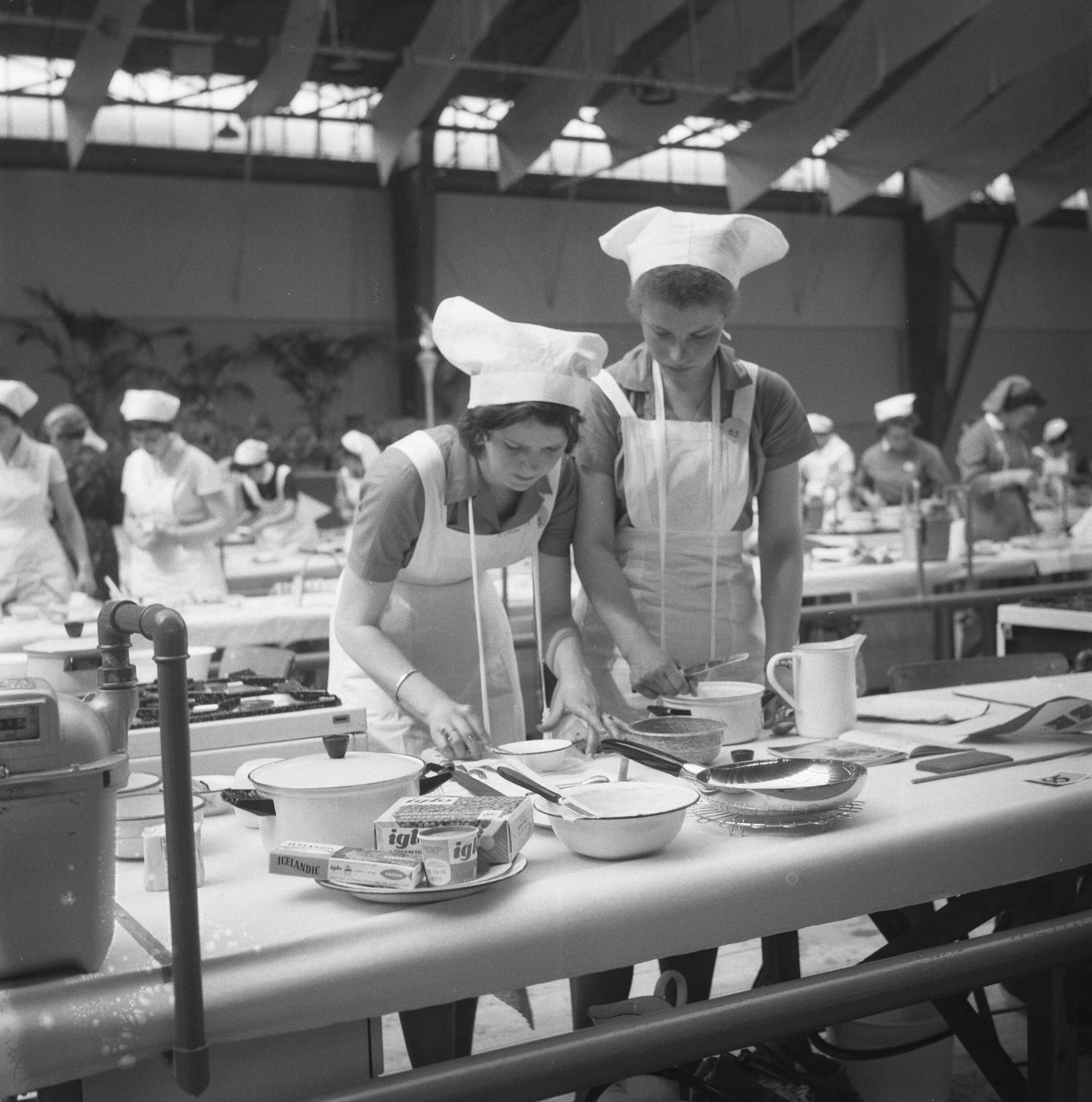 Fotocollectie Anefo — Kookwedstrijden Den Haag (opdracht B. K. te Kampen) — Foto: Bilsen, Joop van / Anefo. Licentie: Set B: Rechtenvrij / Publiek Domein. Bron: Nationaal Archief. http://hdl.handle.net/10648/a9d29630-d0b4-102d-bcf8-003048976d84