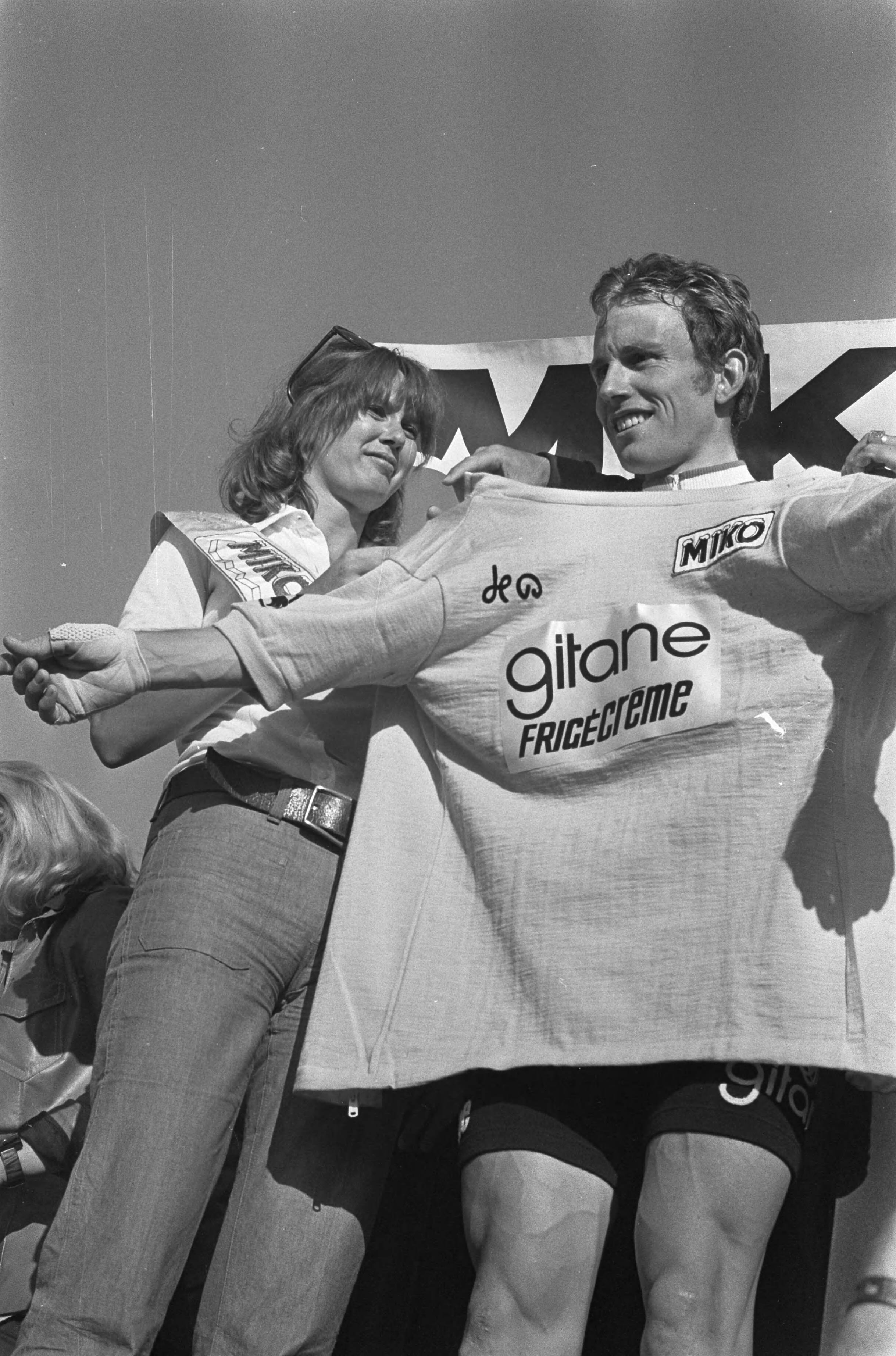 Fotocollectie Anefo — Proloog van Tour de France in Scheveningen, tijdrit, Joop Zoetemelk in gele trui — Foto: Verhoeff, Bert / Anefo. Licentie: Set B: Rechtenvrij / Publiek Domein. Bron: Nationaal Archief. http://hdl.handle.net/10648/ac3095bc-d0b4-102d-bcf8-003048976d84