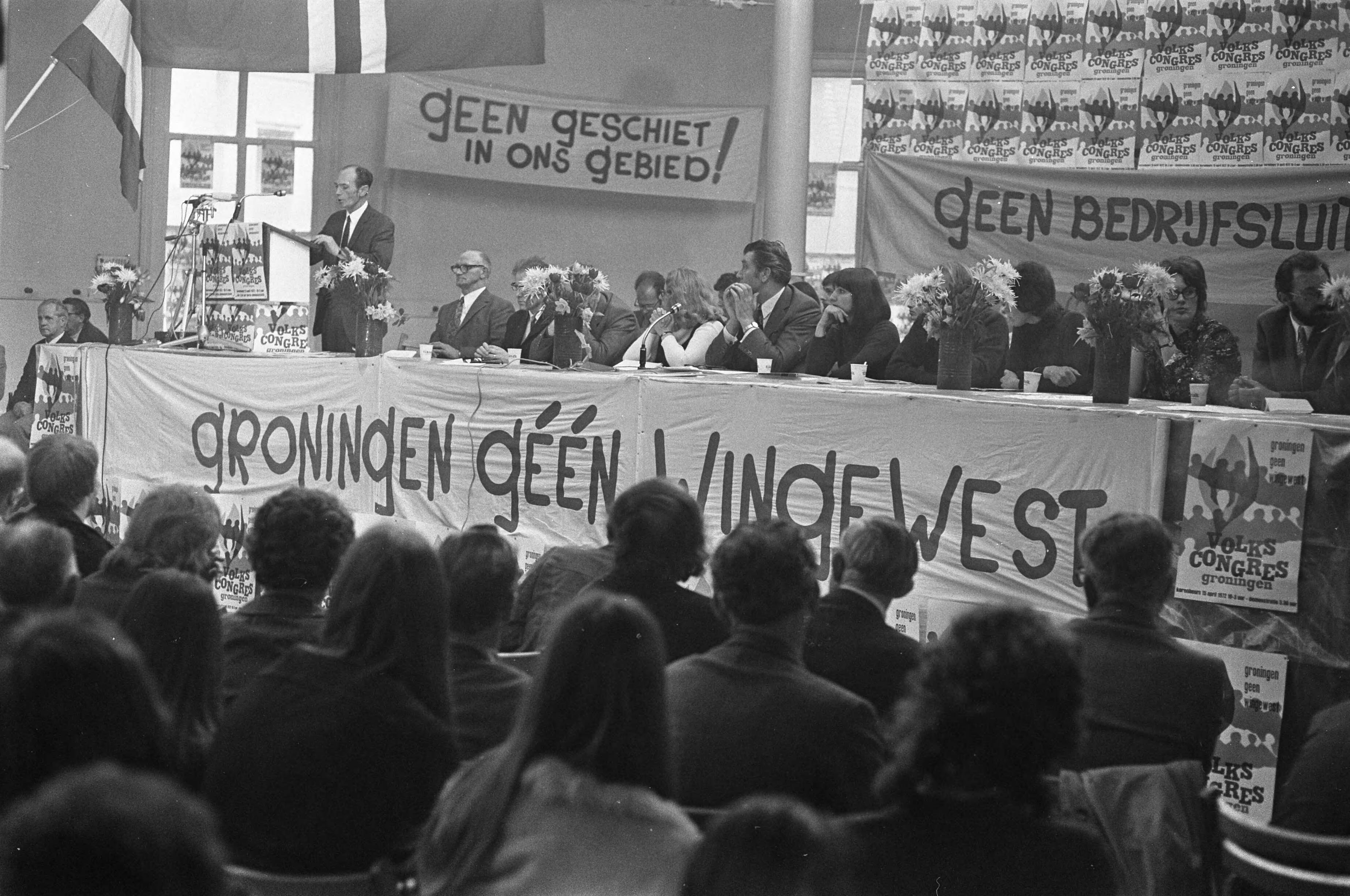 Fotocollectie Anefo — Volkscongres in Korenbeurs te Groningen — Foto: Punt, W. / Anefo. Licentie: Set B: Rechtenvrij / Publiek Domein. Bron: Nationaal Archief. http://hdl.handle.net/10648/abe6c43c-d0b4-102d-bcf8-003048976d84
