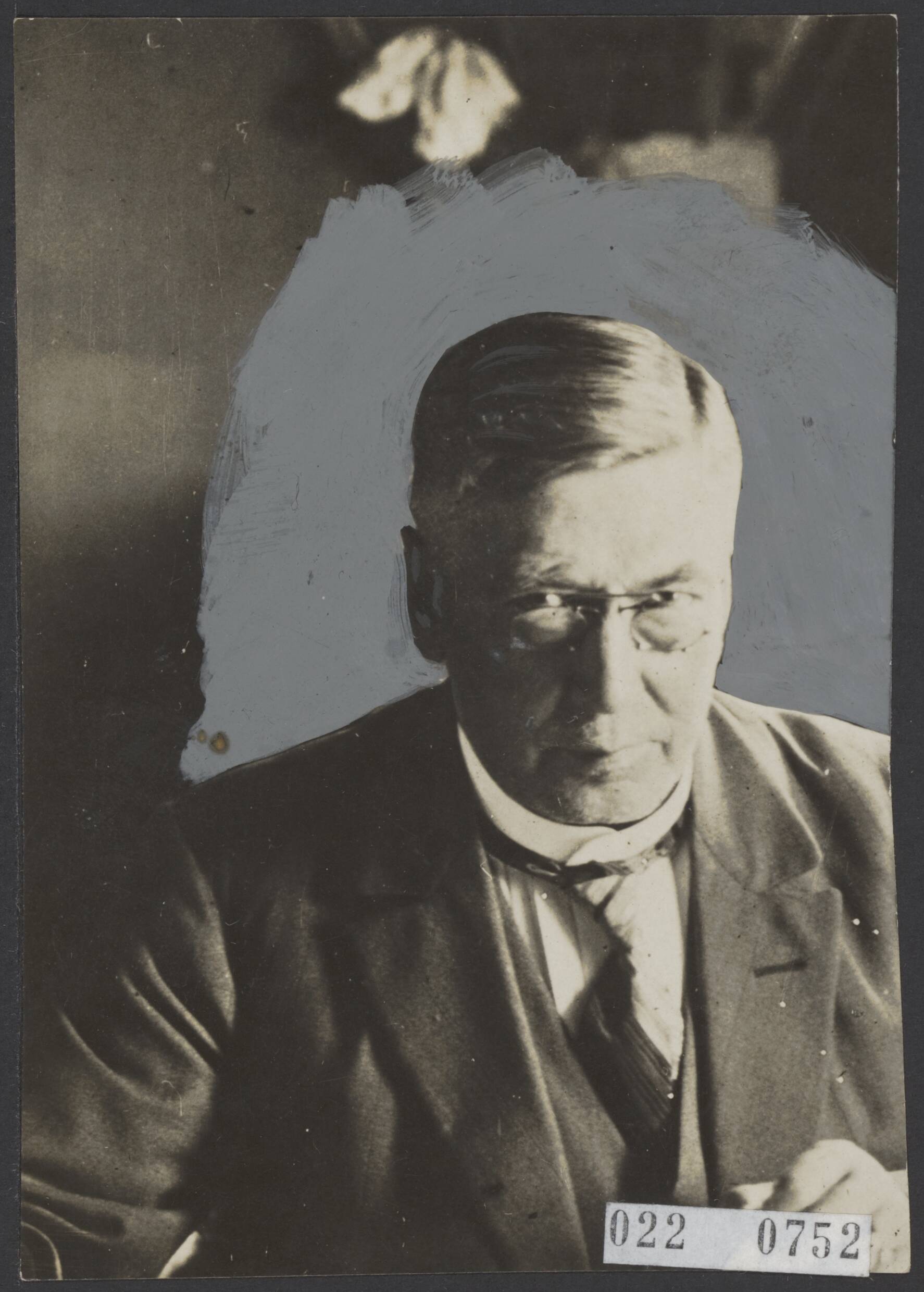 Fotocollectie Elsevier Binnenland — J.N.H. Schippers, gemeentesecretaris van Wormer — Foto: Onbekend / Publiek Domein of Rechtenvrij. Licentie: Set B: Rechtenvrij / Publiek Domein. Bron: Nationaal Archief. http://hdl.handle.net/10648/add30c4c-d0b4-102d-bcf8-003048976d84
