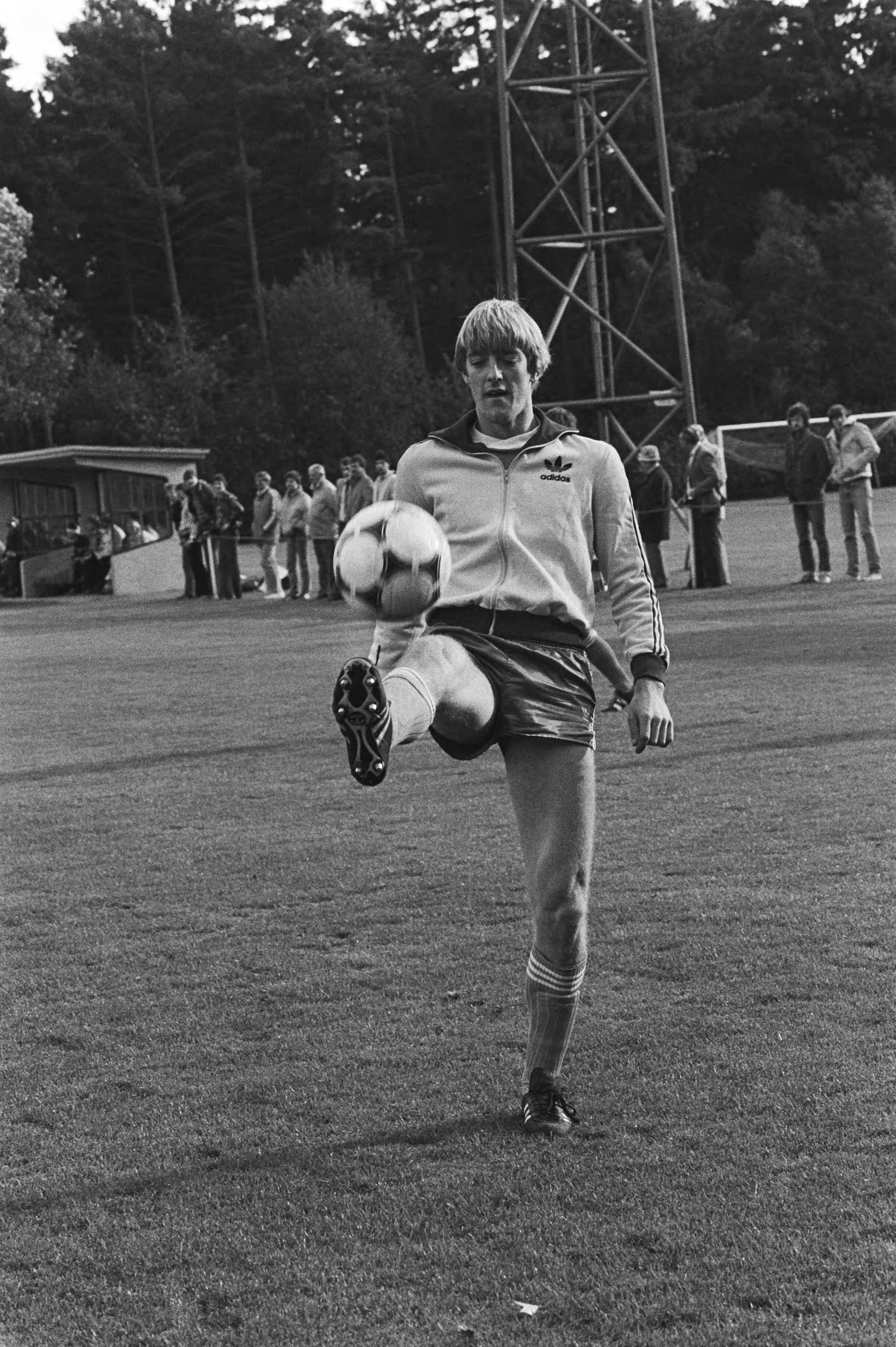 Fotocollectie Anefo — Nederlands elftal trainde vanmiddag in Zeist i.v.m. interland tegen West-Duitsland a.s. zaterdag, Piet Wildschut tijdens de training — Foto: Pereira, Fernando / Anefo. Licentie: Set B: Rechtenvrij / Publiek Domein. Bron: Nationaal Archief. http://hdl.handle.net/10648/acea57ea-d0b4-102d-bcf8-003048976d84