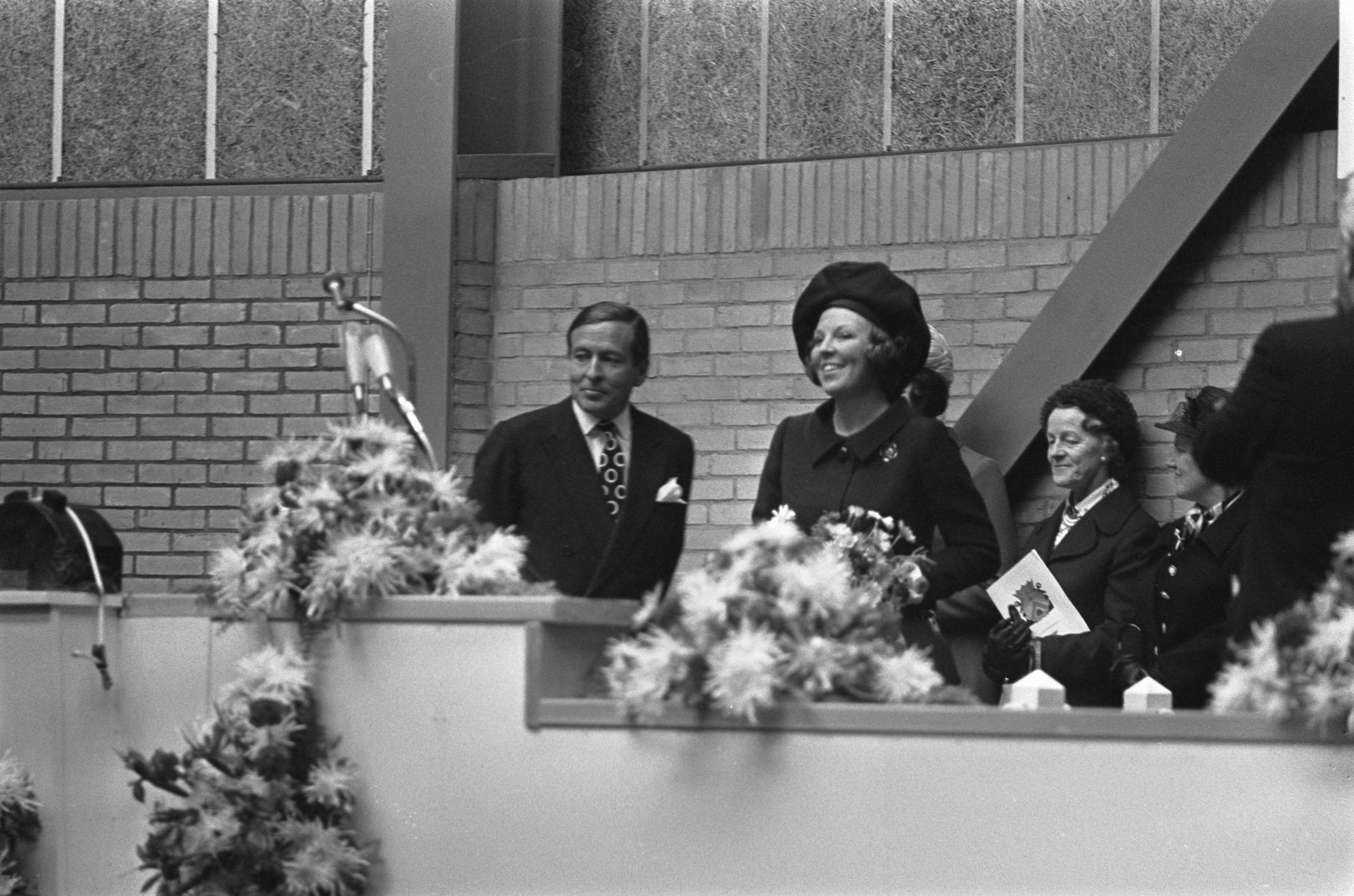 Fotocollectie Anefo — Prinses Beatrix en prins Claus bij de doop van geleide-wapen fregat "Tromp" te Vlissingen — Foto: Peters, Hans / Anefo. Licentie: Set B: Rechtenvrij / Publiek Domein. Bron: Nationaal Archief. http://hdl.handle.net/10648/ac2e01bc-d0b4-102d-bcf8-003048976d84