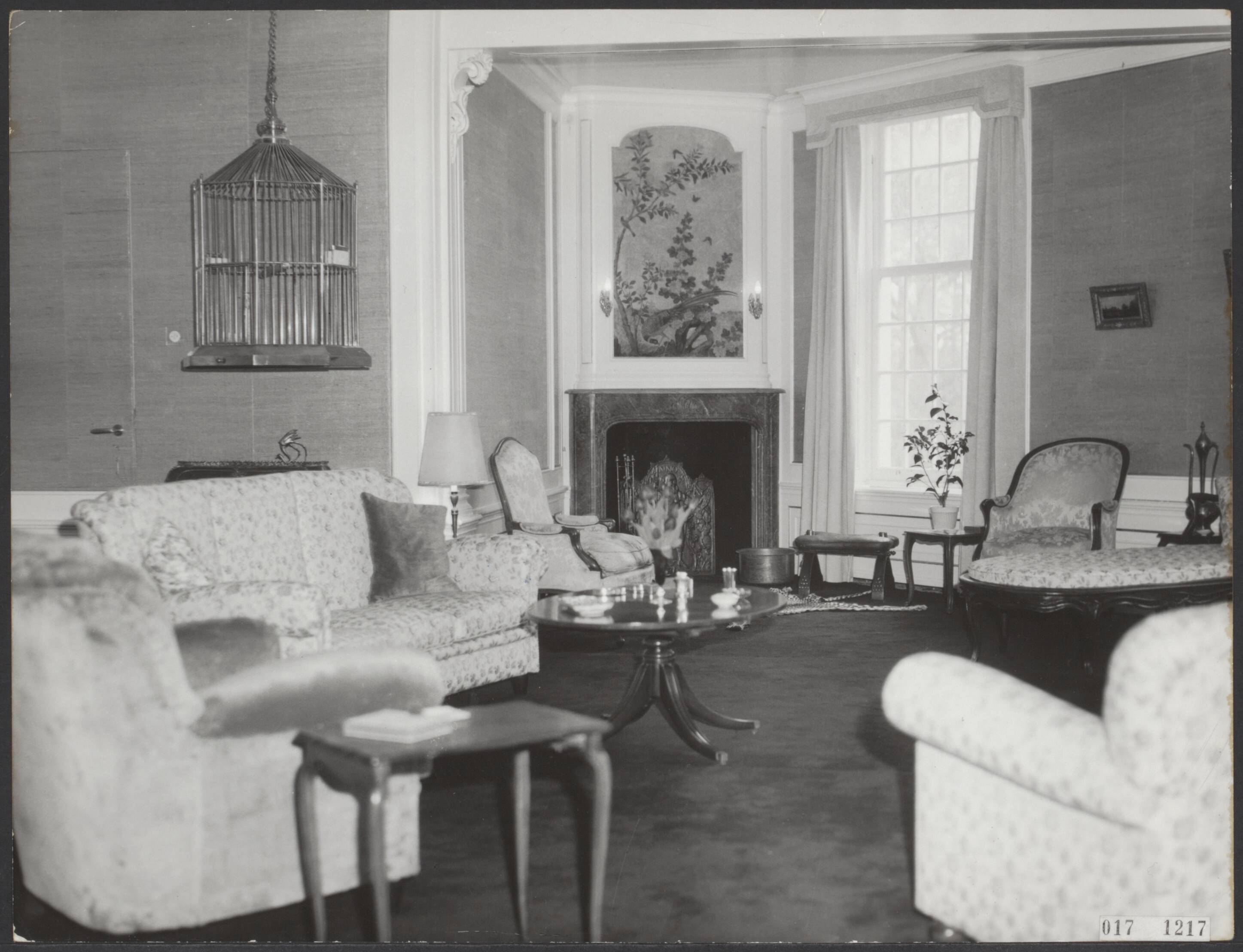 Fotocollectie Elsevier Binnenland — Iinterieuropnamen van kasteel Drakensteyn — Foto: Bilsen, Joop van / Anefo. Licentie: Set B: Rechtenvrij / Publiek Domein. Bron: Nationaal Archief. http://hdl.handle.net/10648/adc05c0a-d0b4-102d-bcf8-003048976d84