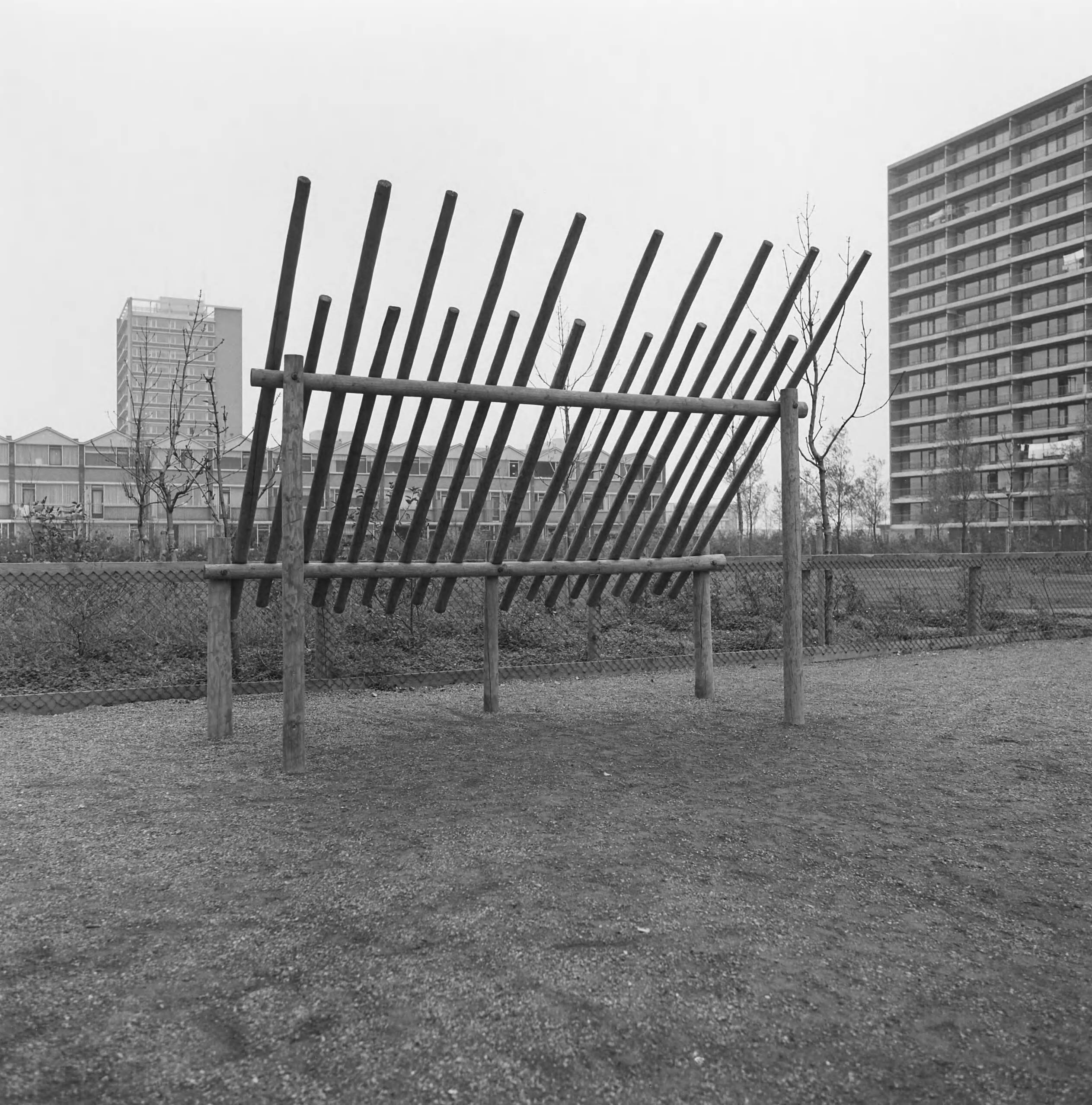 Fotocollectie Nederlandse Heidemaatschappij — Speeltuinen in woonwijken [Zoetermeer?] — Foto: Fotograaf Onbekend / Heidemij. Licentie: Set B: Rechtenvrij / Publiek Domein. Bron: Nationaal Archief. http://hdl.handle.net/10648/ae83631c-d0b4-102d-bcf8-003048976d84