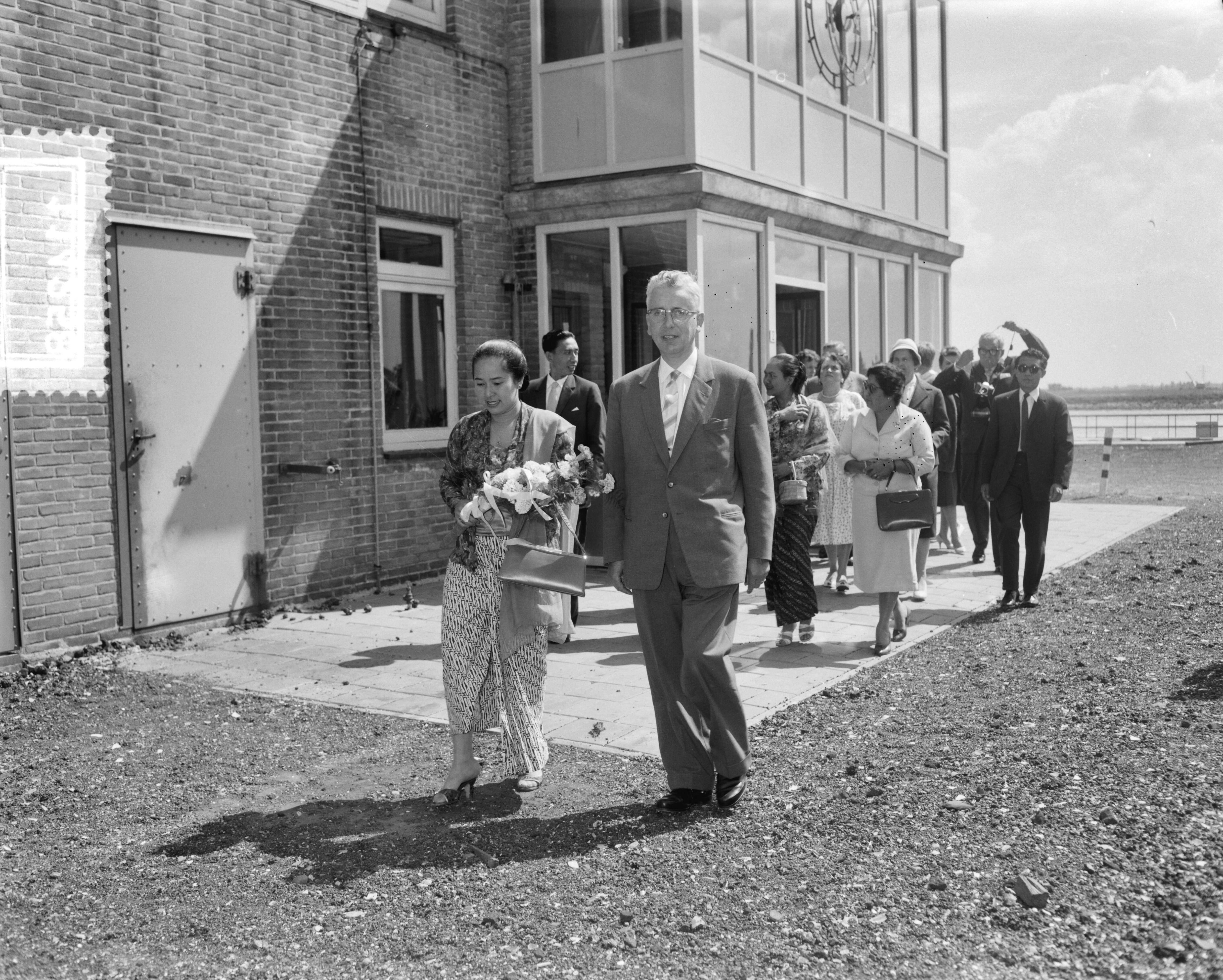 Fotocollectie Anefo — Tewaterlating "Sanggabuana" bij de N.V. Zaanlandsche Scheepsbouwmaatschappij te Zaandam — Foto: Bilsen, Joop van / Anefo. Licentie: Set B: Rechtenvrij / Publiek Domein. Bron: Nationaal Archief. http://hdl.handle.net/10648/a9b45d78-d0b4-102d-bcf8-003048976d84