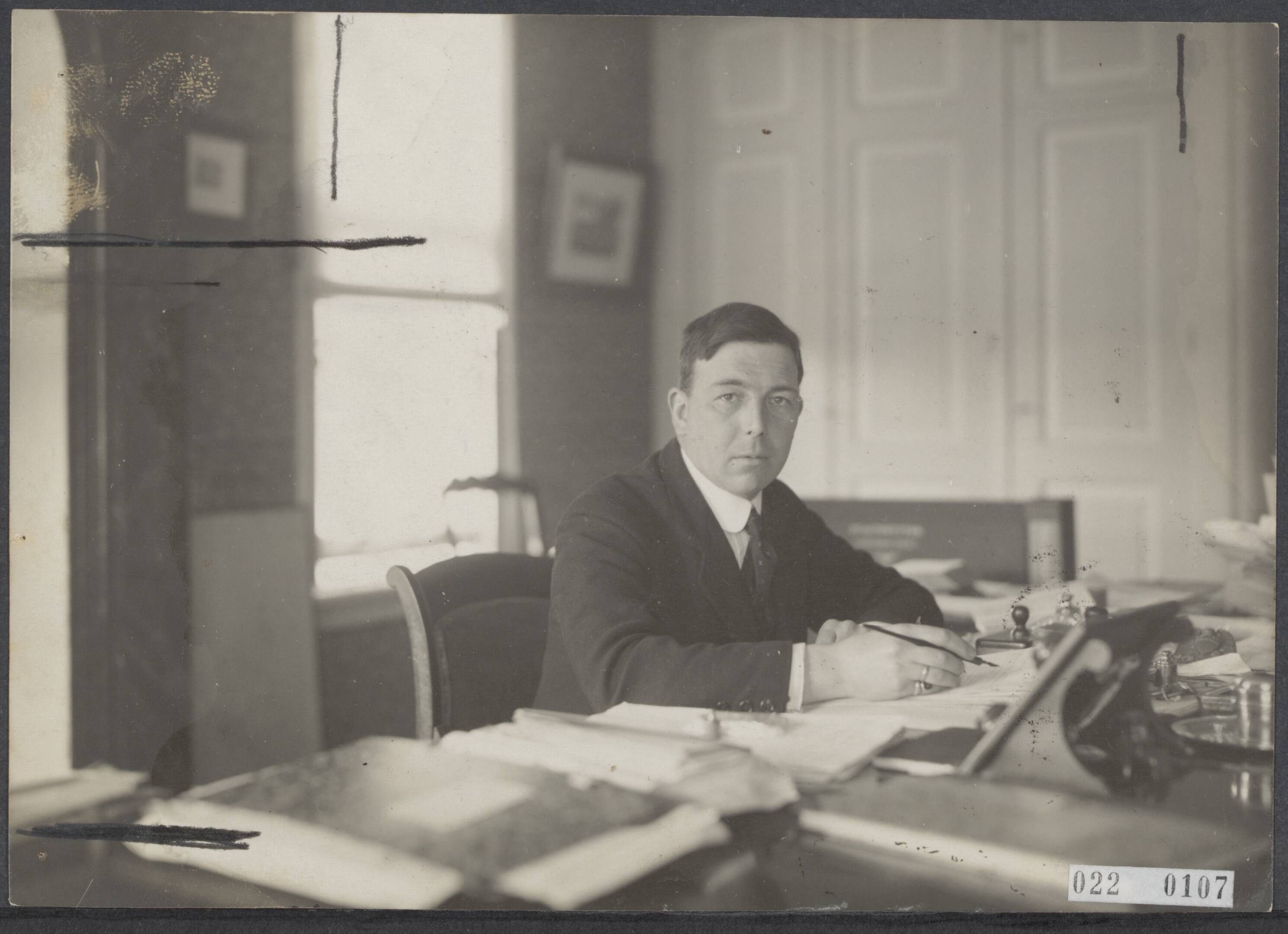 Fotocollectie Elsevier Binnenland — Jhr. mr. G.C.J. van Reenen (geb. 1884), burgemeester van Nijkerk — Foto: Onbekend / Publiek Domein of Rechtenvrij. Licentie: Set B: Rechtenvrij / Publiek Domein. Bron: Nationaal Archief. http://hdl.handle.net/10648/add11c8e-d0b4-102d-bcf8-003048976d84