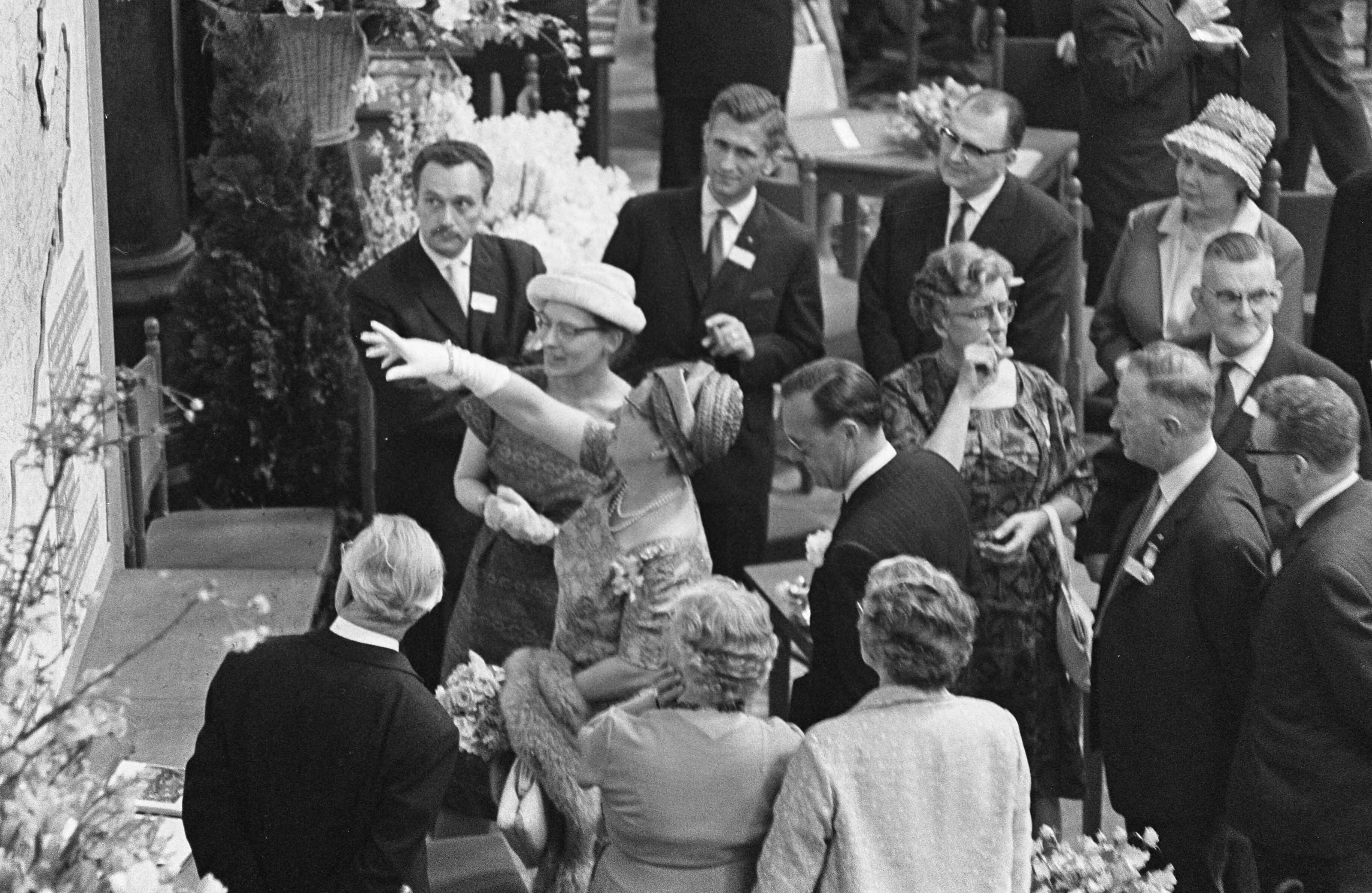 Koninklijk bezoek aan Zuid-Holland (1962) — Koninklijk bezoek aan Den Haag — Foto: Koch, Eric / Anefo. Licentie: Set B: Rechtenvrij / Publiek Domein. Bron: Nationaal Archief. http://hdl.handle.net/10648/aa07d322-d0b4-102d-bcf8-003048976d84