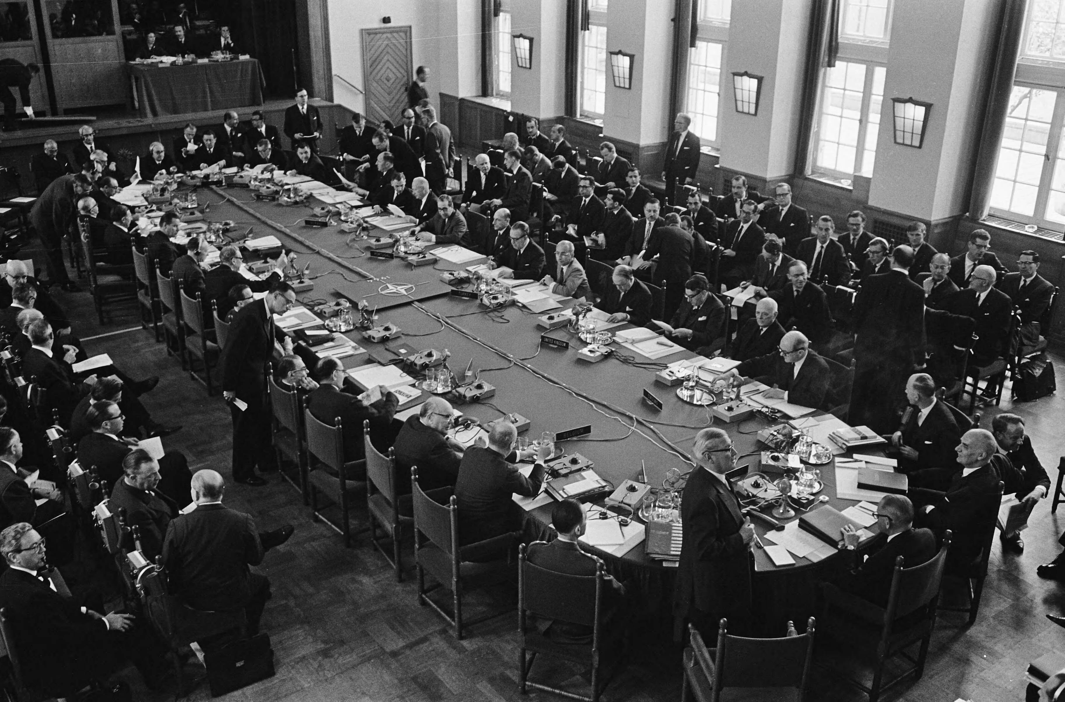 Fotocollectie Anefo — Opening NATO conferentie te Den Haag , overzichten — Foto: Pot, Harry / Anefo. Licentie: Set B: Rechtenvrij / Publiek Domein. Bron: Nationaal Archief. http://hdl.handle.net/10648/aa68dcc6-d0b4-102d-bcf8-003048976d84