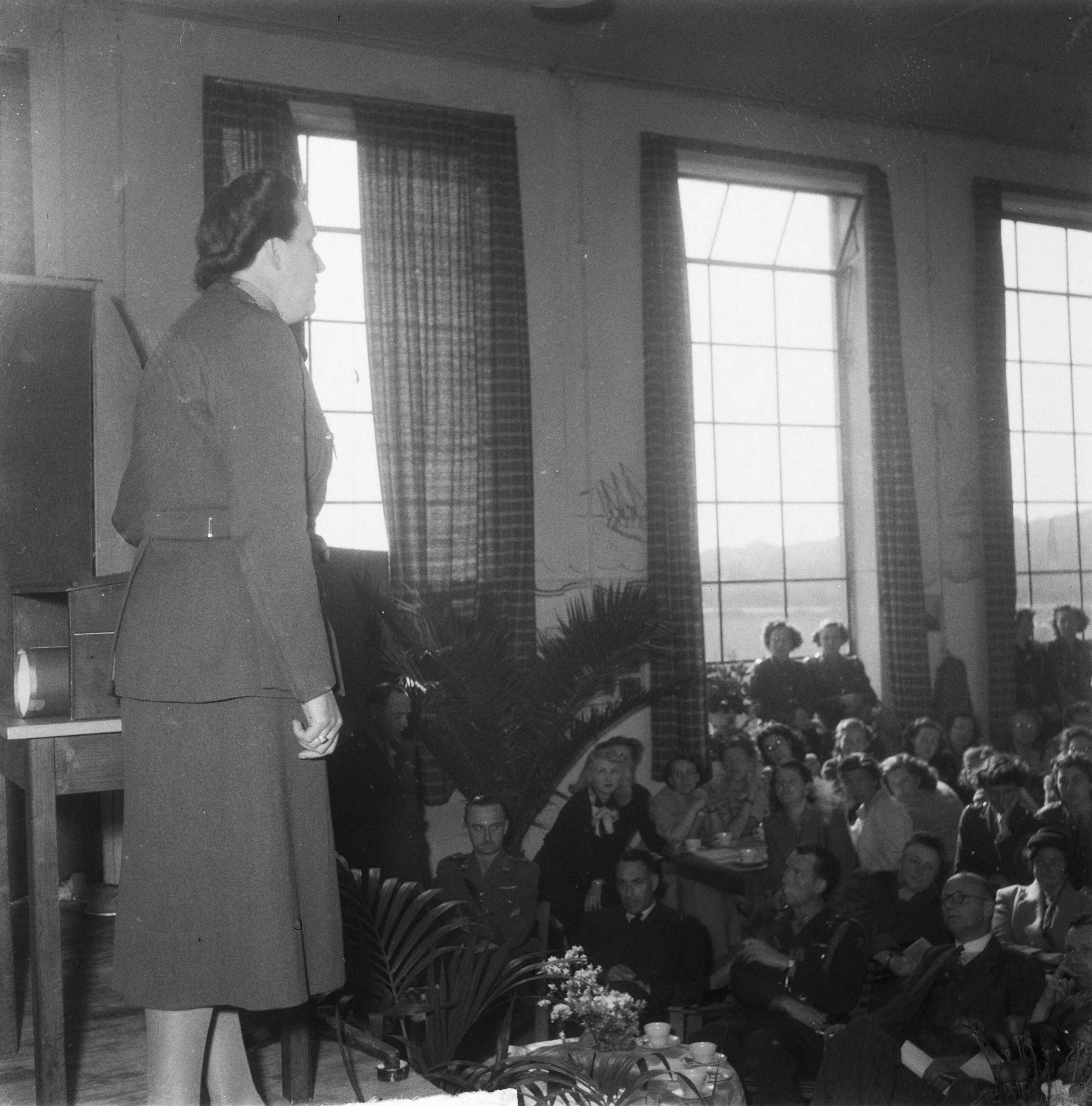 Fotocollectie Anefo — Vijf jarig bestaan VHK Den Haag — Foto: Oorschot, […] van / Anefo. Licentie: Set B: Rechtenvrij / Publiek Domein. Bron: Nationaal Archief. http://hdl.handle.net/10648/a8c6bb90-d0b4-102d-bcf8-003048976d84