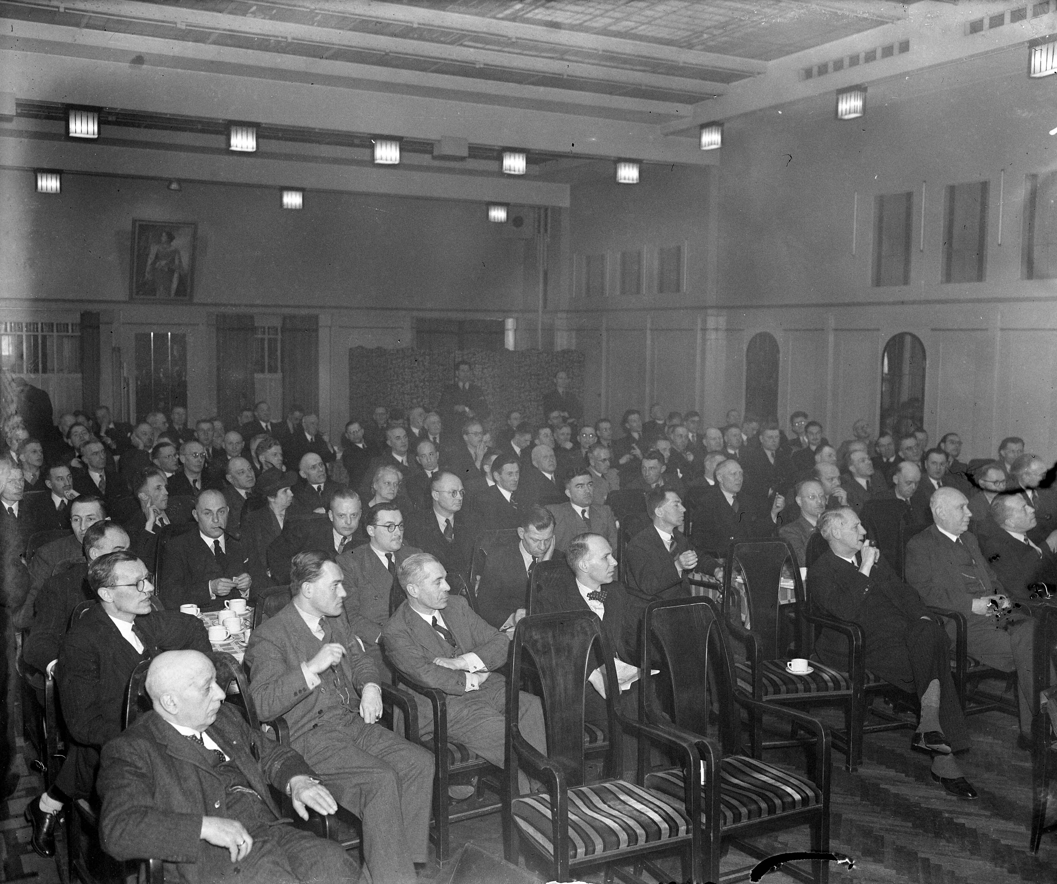 Fotocollectie Anefo — Begrafenis slachtoffers mijnramp Brunsum — Foto: Els, […] van / Anefo. Licentie: Set B: Rechtenvrij / Publiek Domein. Bron: Nationaal Archief. http://hdl.handle.net/10648/ad74d0a0-d0b4-102d-bcf8-003048976d84