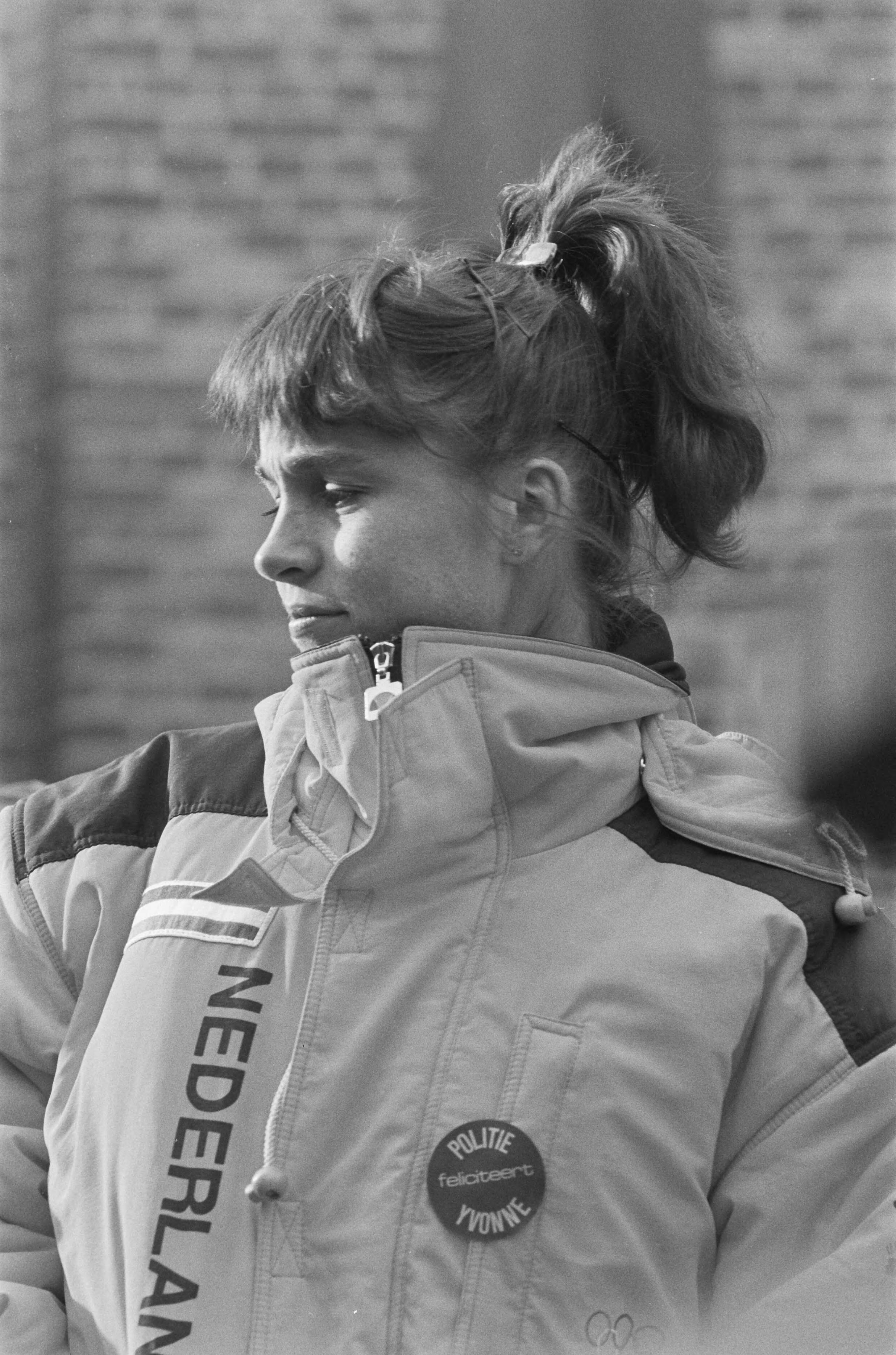 Fotocollectie Anefo — Yvonne van Gennip gehuldigd in Haarlem na behalen drie gouden medailles op de Olympische Spelen — Foto: Croes, Rob C. / Anefo. Licentie: Set B: Rechtenvrij / Publiek Domein. Bron: Nationaal Archief. http://hdl.handle.net/10648/ad68f1b8-d0b4-102d-bcf8-003048976d84