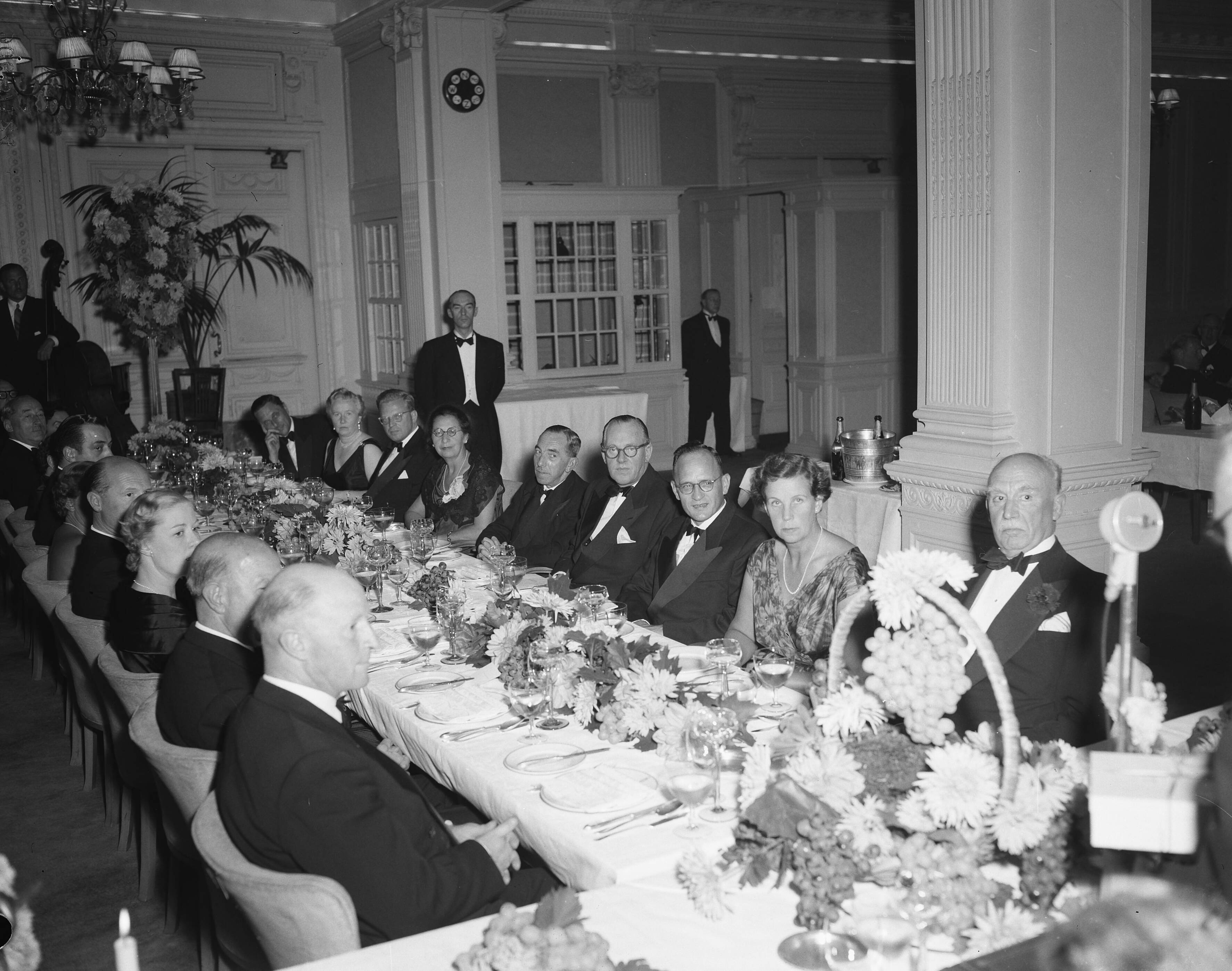Fotocollectie Anefo — Assuradeuren Congres Den Haag , diner — Foto: Meijer, T.A. / Anefo. Licentie: Set B: Rechtenvrij / Publiek Domein. Bron: Nationaal Archief. http://hdl.handle.net/10648/a929384c-d0b4-102d-bcf8-003048976d84