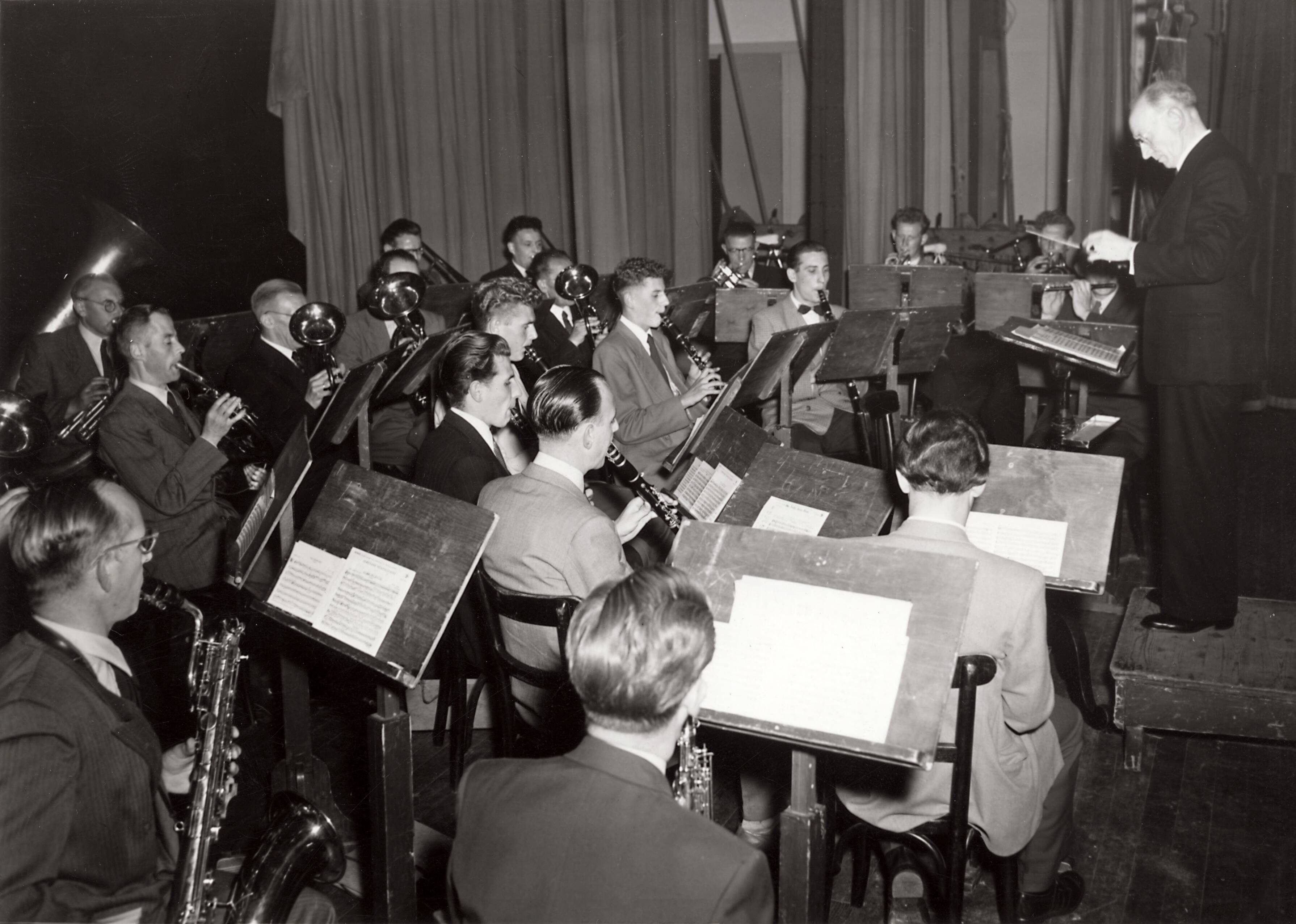 Collectie nader te bepalen — [Harmonie "Amphion" van Drukkerij N.V. Spaarnestad] [concert] — Foto: Fotograaf Onbekend / Fotobureau onbekend / Spaarnestad Photo (05887). Licentie: Set B: Rechtenvrij / Publiek Domein. Bron: Nationaal Archief. http://hdl.handle.net/10648/35429da6-3c54-a382-e063-6df0900a6686