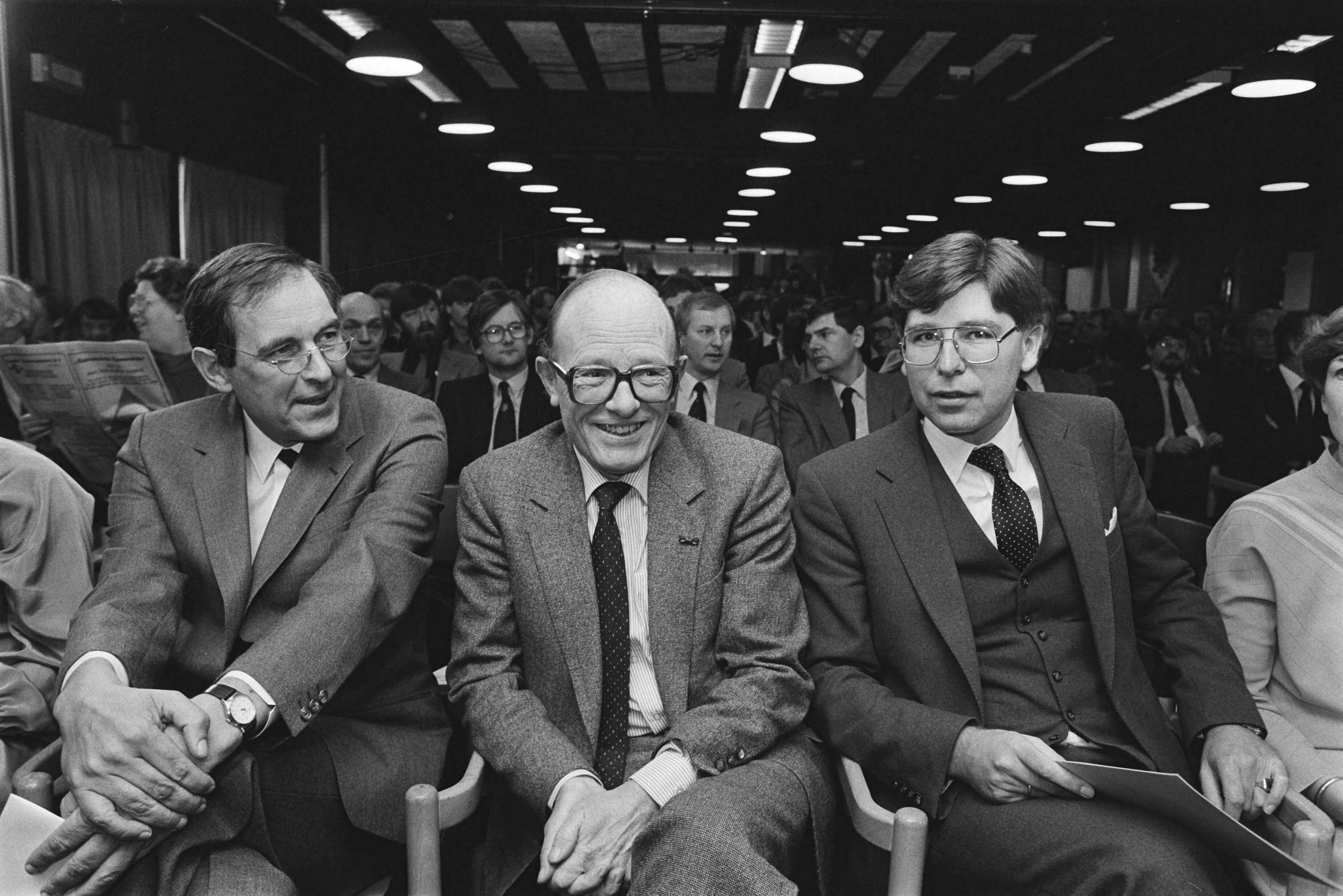 Fotocollectie Anefo — Installatie burgemeester en gemeenteraden Almere en Zeewolde (in Almere werden de 2 raadsleden van CP nog niet . geinstalleerd) — Foto: Croes, Rob C. / Anefo. Licentie: Set B: Rechtenvrij / Publiek Domein. Bron: Nationaal Archief. http://hdl.handle.net/10648/ad32ce3a-d0b4-102d-bcf8-003048976d84