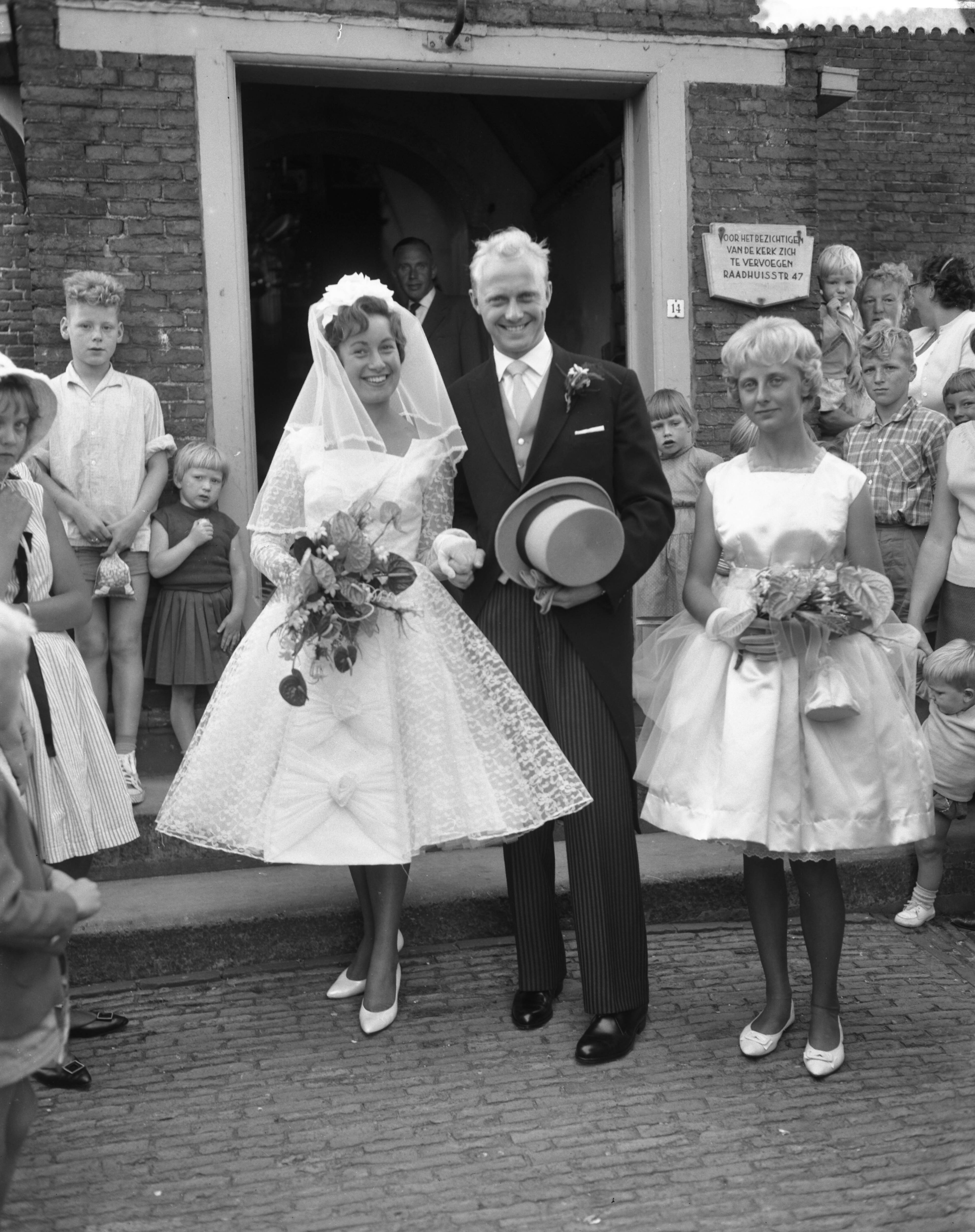 Fotocollectie Anefo — Huwelijk van voetballer Piet Kruiver en Maria Heidel te Koog aan de Zaan — Foto: Bilsen, Joop van / Anefo. Licentie: Set B: Rechtenvrij / Publiek Domein. Bron: Nationaal Archief. http://hdl.handle.net/10648/a9b5c348-d0b4-102d-bcf8-003048976d84