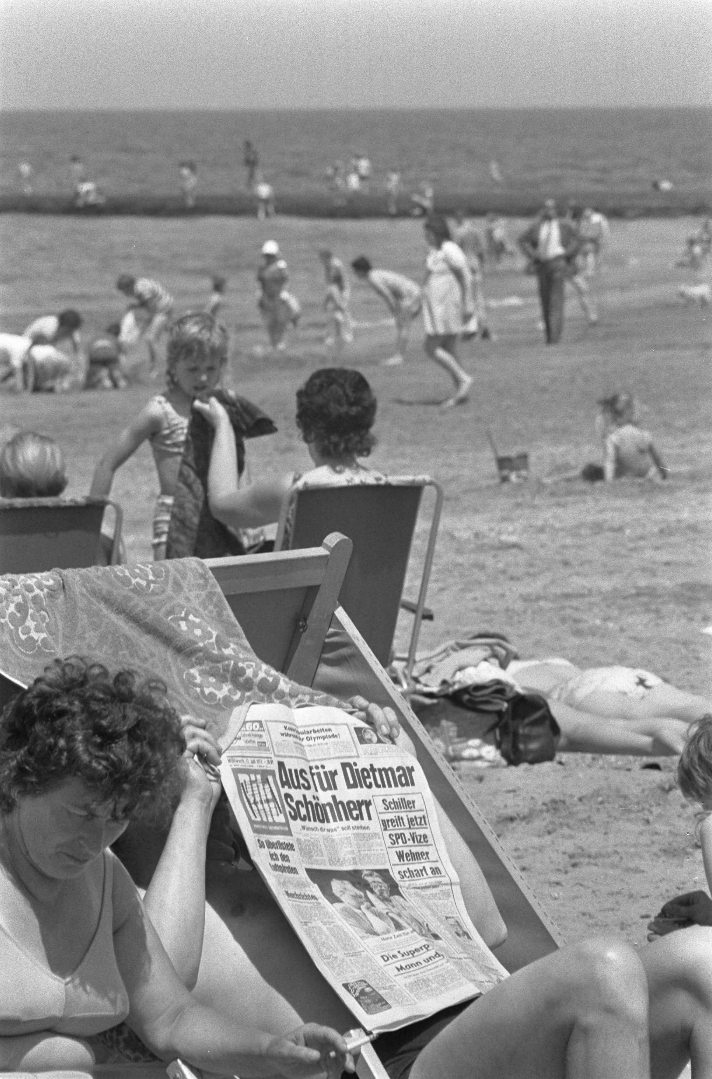 Fotocollectie Anefo — Strandleven Scheveningen — Foto: Mieremet, Rob / Anefo. Licentie: Set B: Rechtenvrij / Publiek Domein. Bron: Nationaal Archief. http://hdl.handle.net/10648/abef497c-d0b4-102d-bcf8-003048976d84